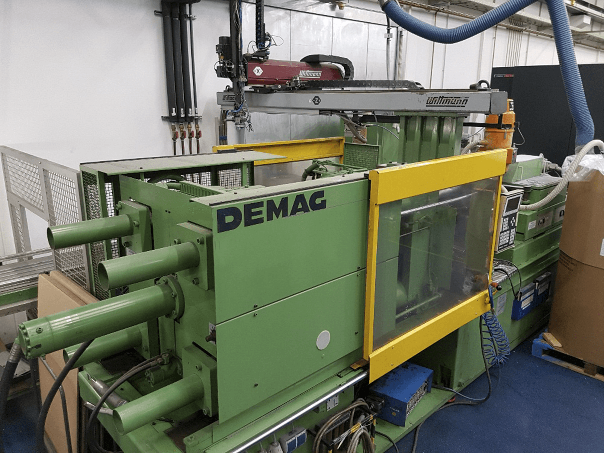 Mašīnas DEMAG D200-730 NCIII skats no kreisās puses