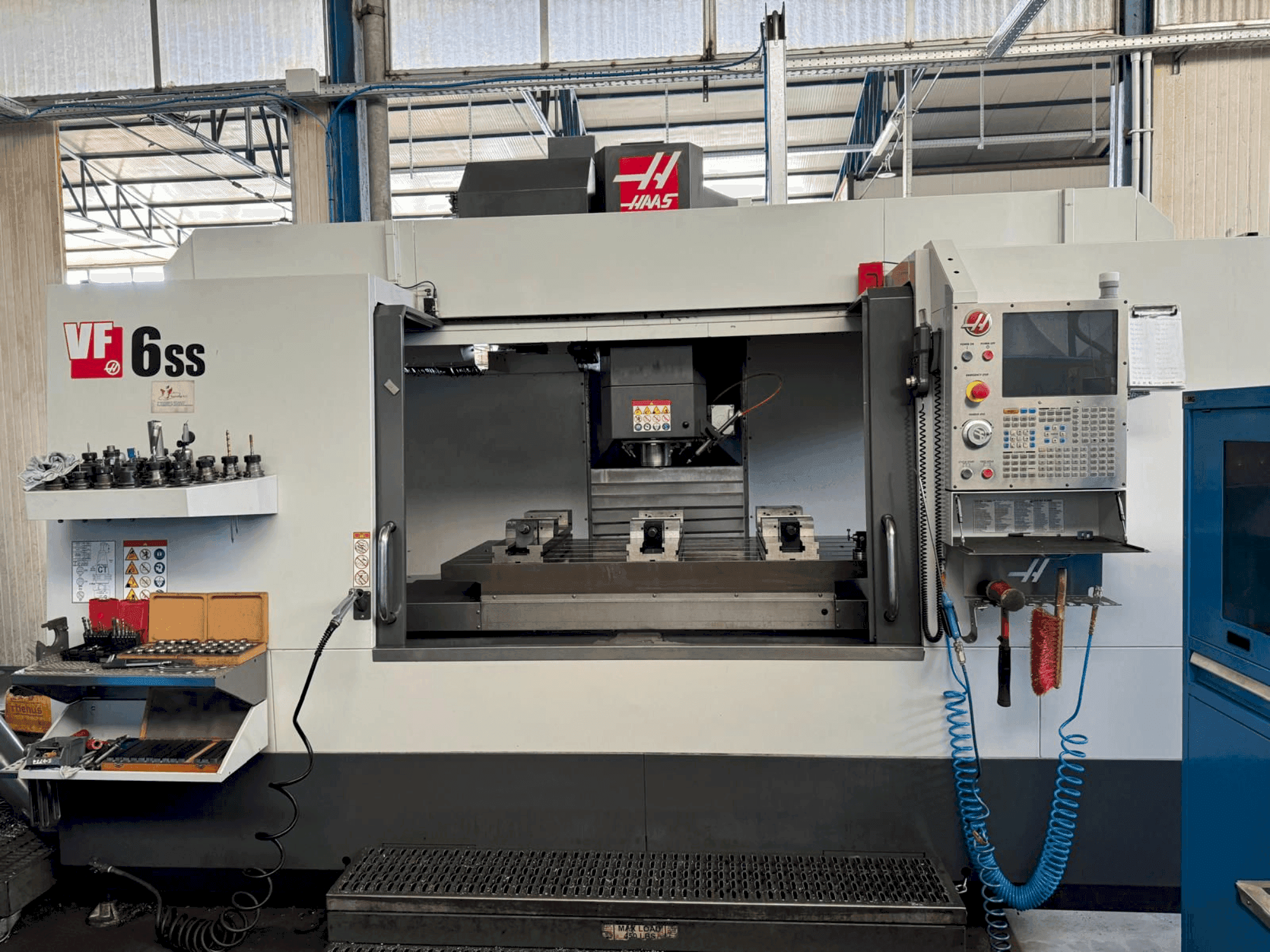 Mašīnas HAAS VF-6SS pretskats