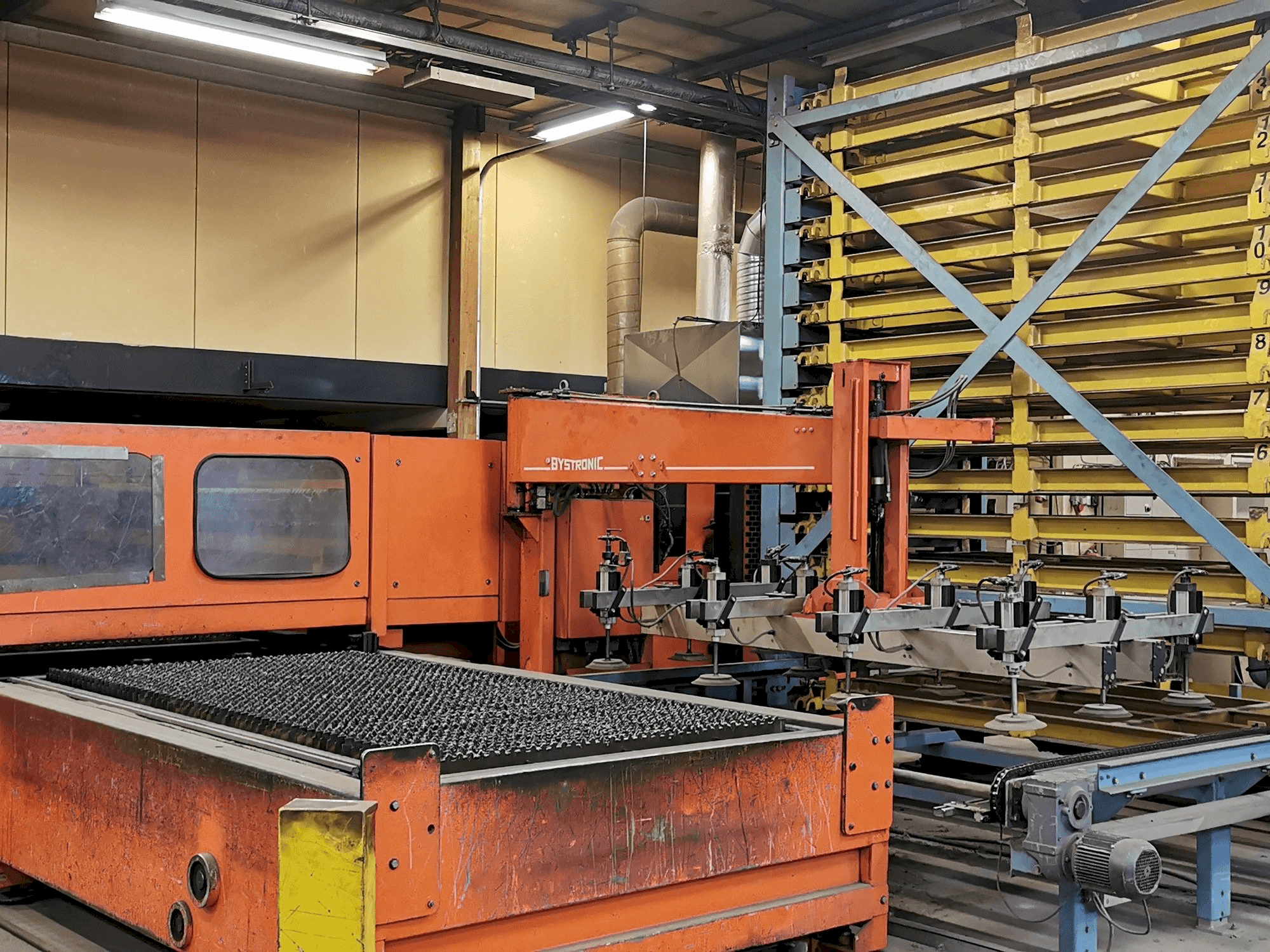 Mašīnas Bystronic BTL 3500 pretskats