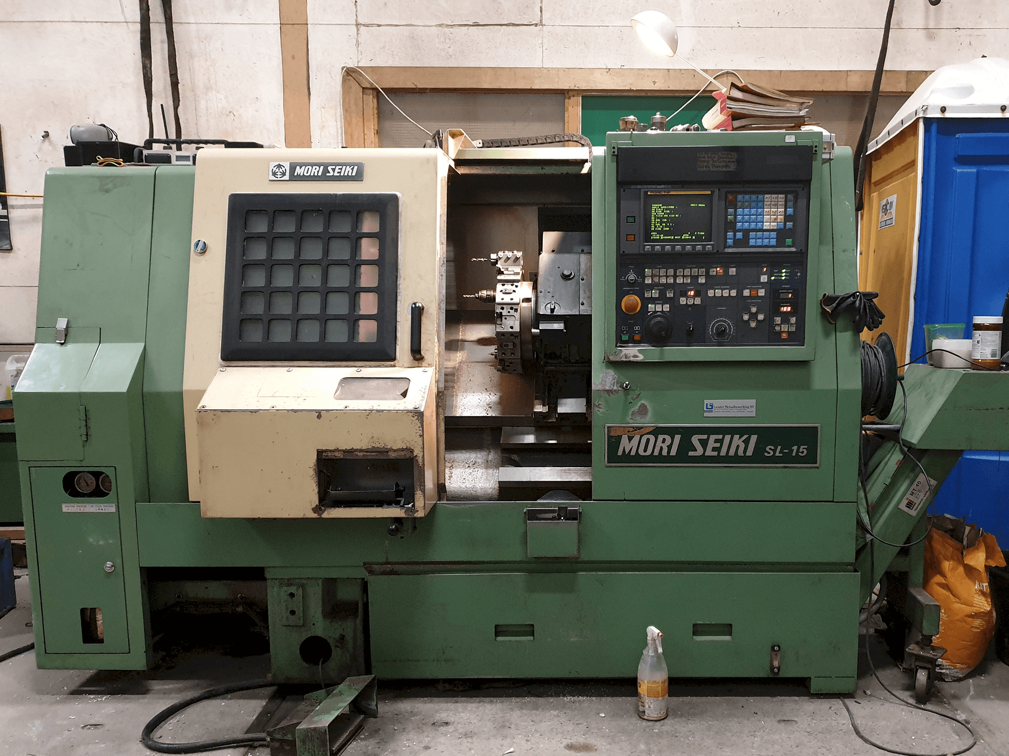 Mašīnas MORI SEIKI SL-15 pretskats
