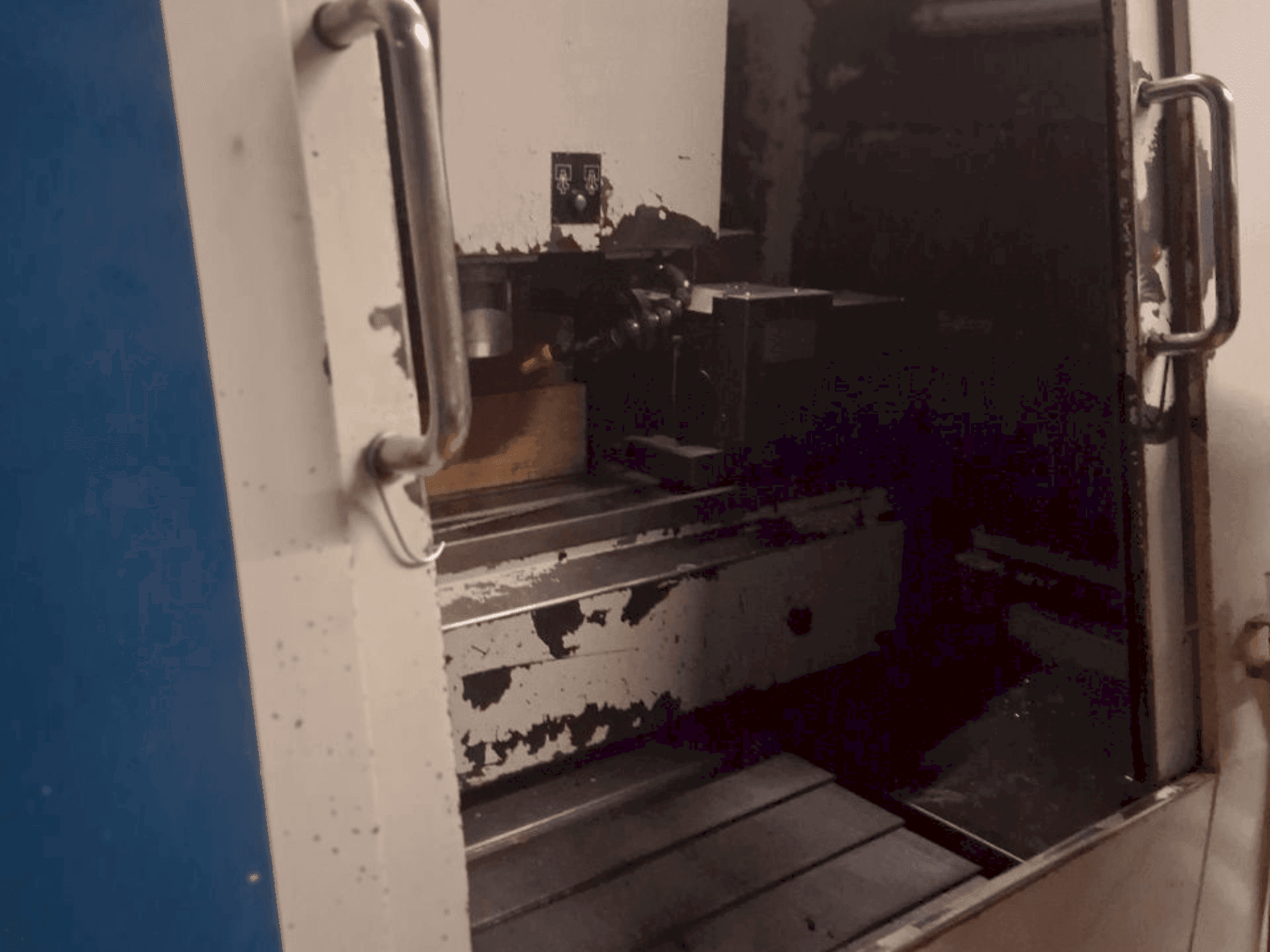 Mašīnas Hurco BMC 30HT/M pretskats