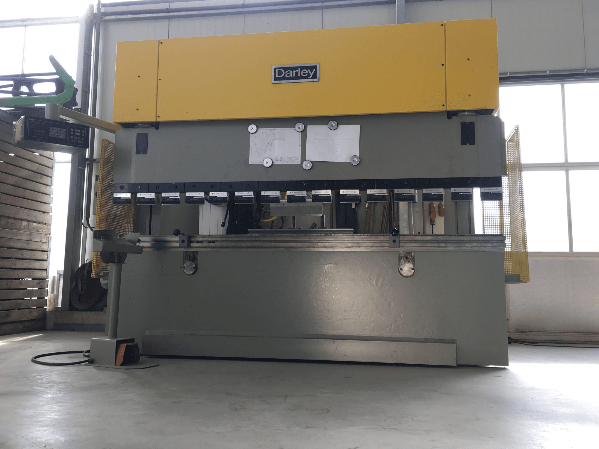 Mašīnas Darley EHP 150 31/25 pretskats