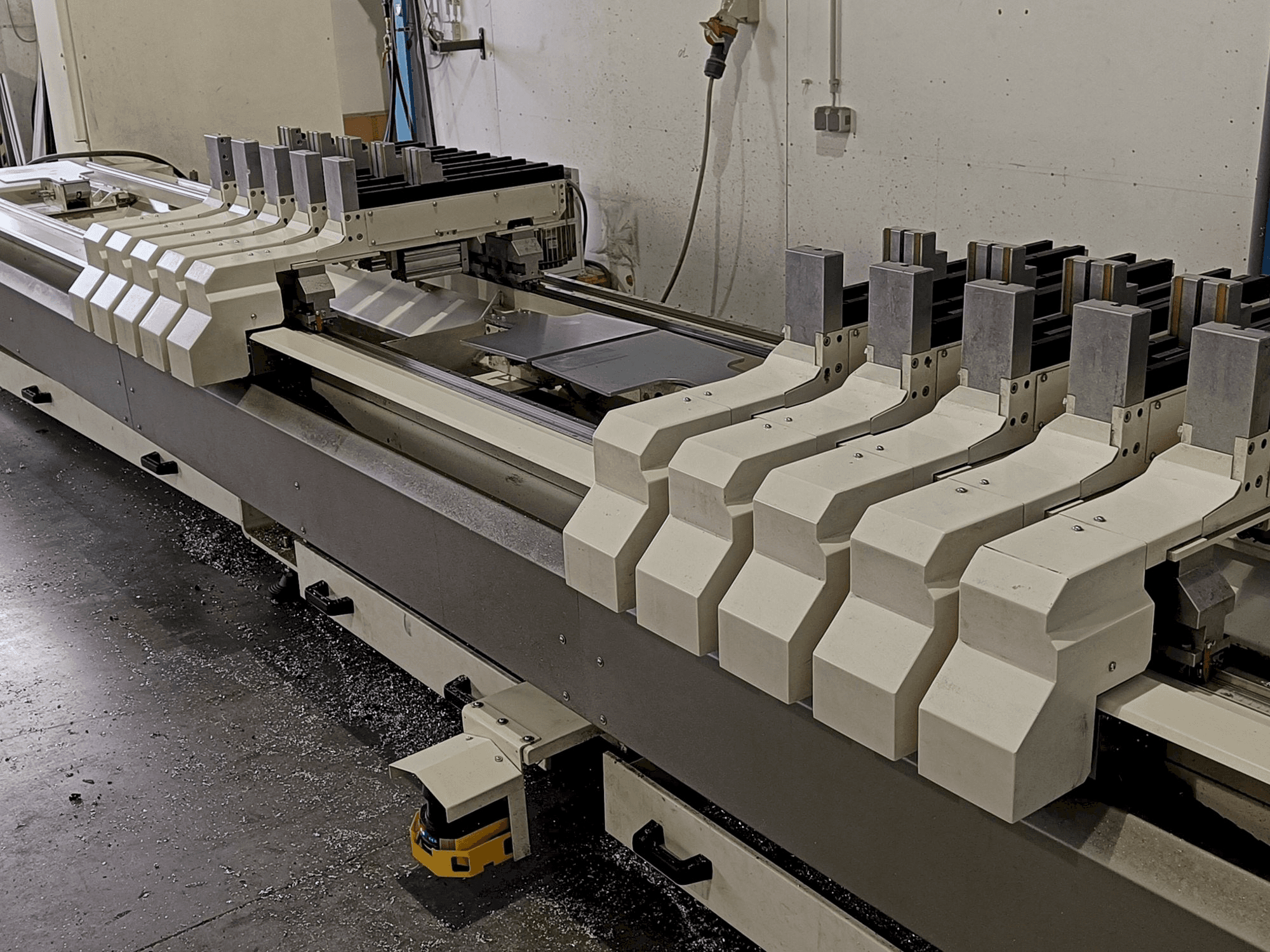 Mašīnas MECAL MC 304 Ariel 5 MDT pretskats