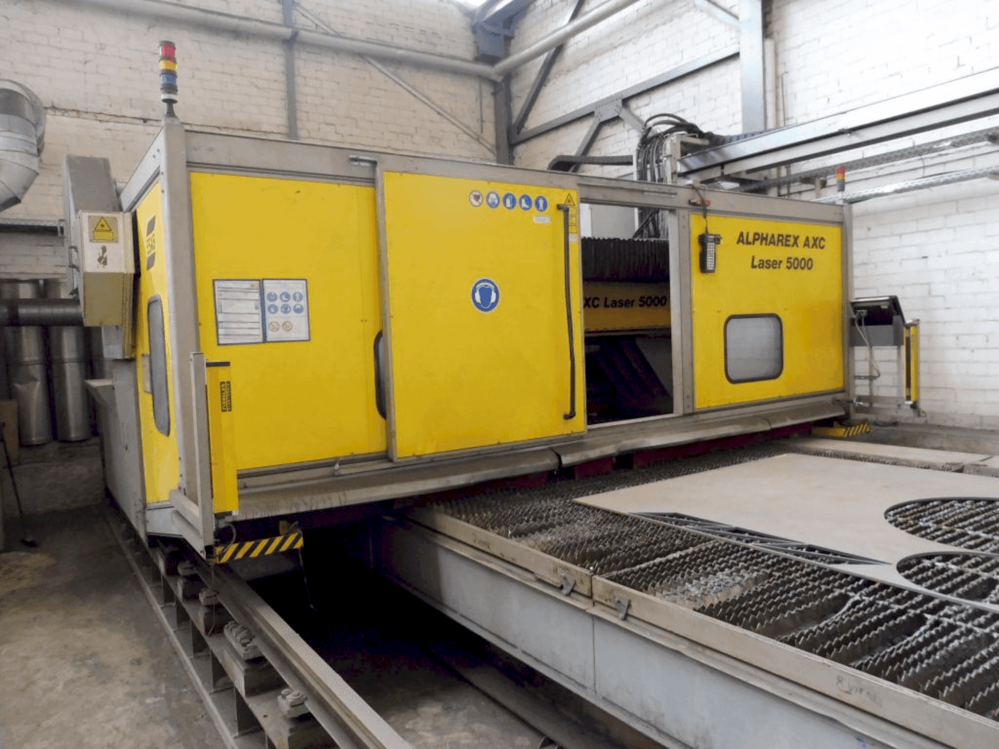 Mašīnas ALPHAREX AXC Laser 500 pretskats