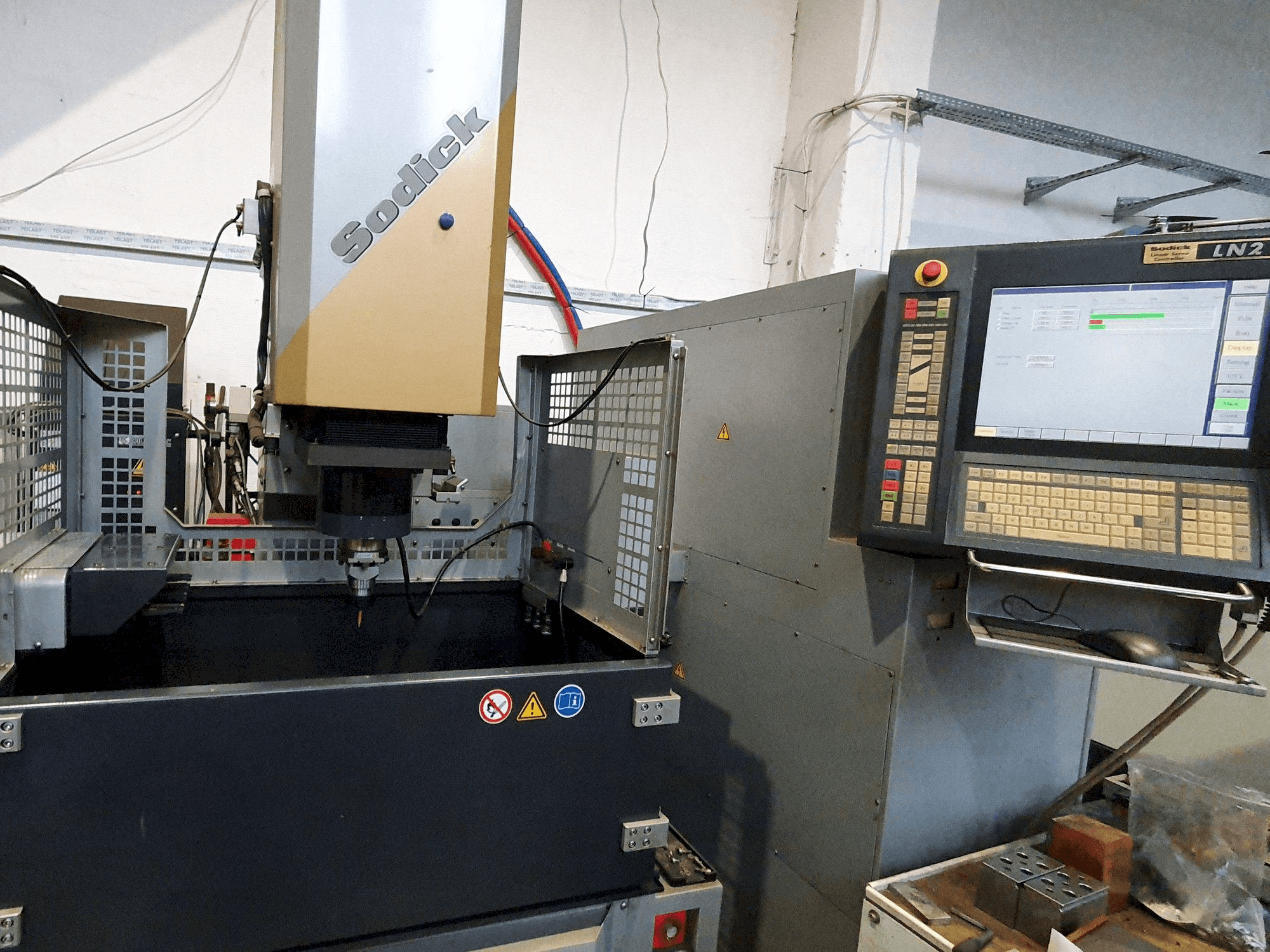 Mašīnas Sodick AM3L (2005) pretskats