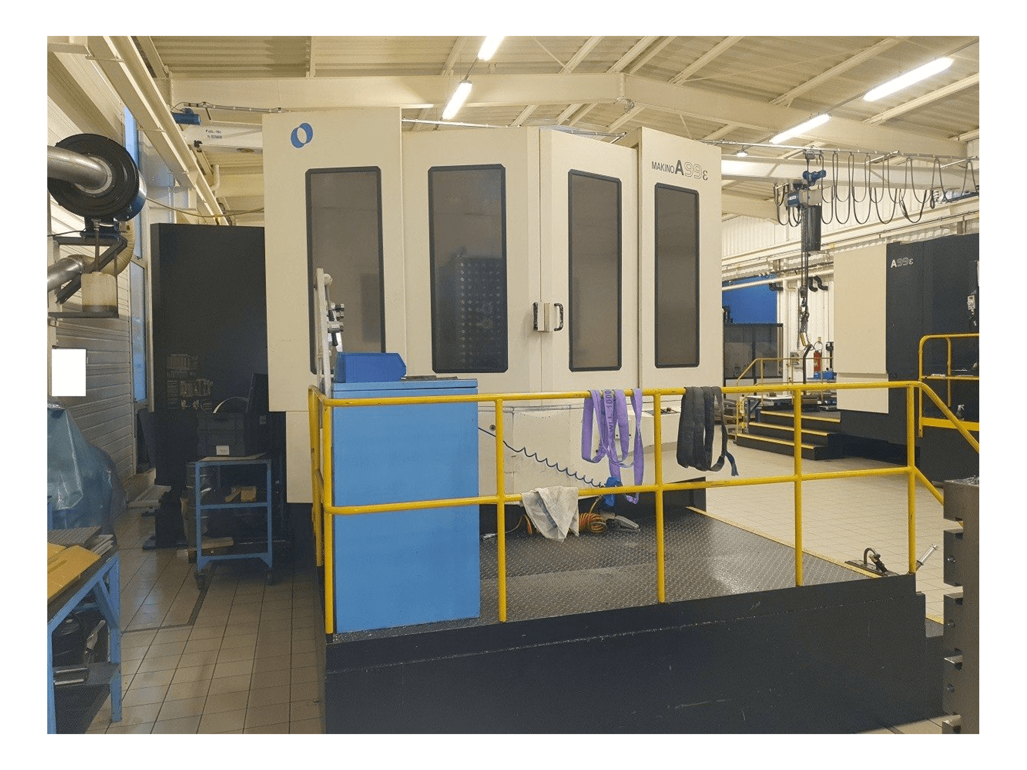 Mašīnas Makino A99 pretskats