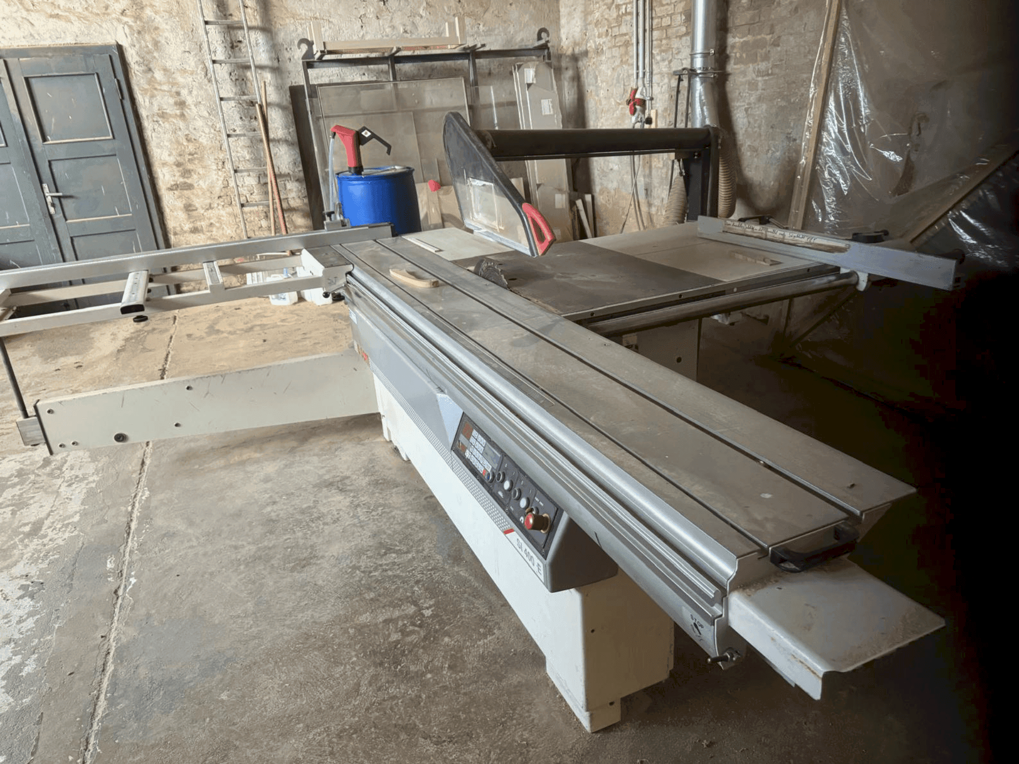 Mašīnas SCM SI 400E pretskats