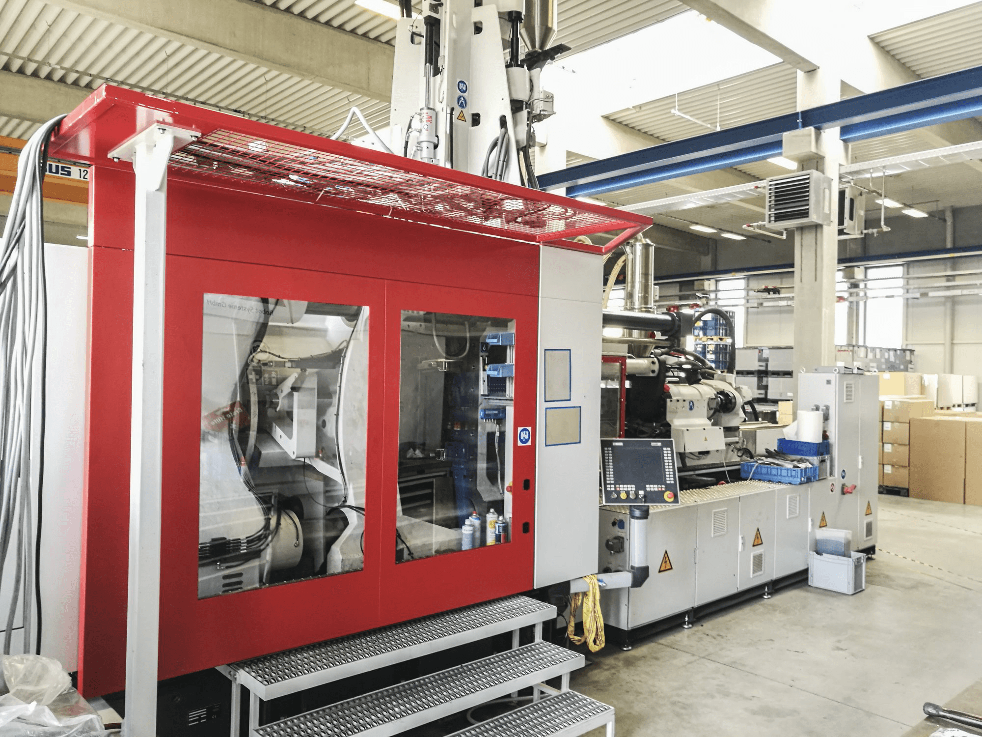 Mašīnas FERROMATIK MILACRON MM 800-4880/MSW skats no kreisās puses