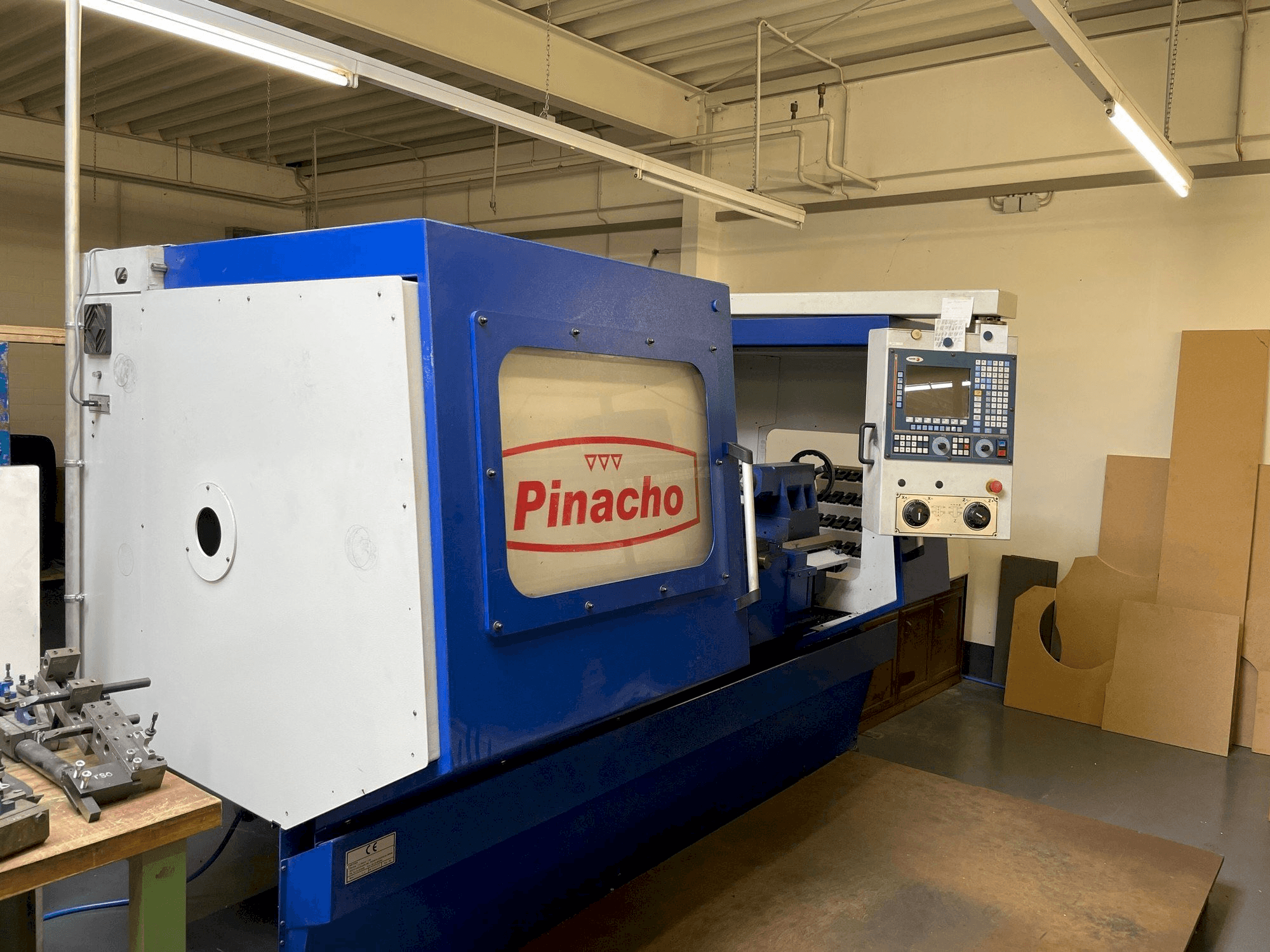 Mašīnas Pinacho CNC 260 pretskats