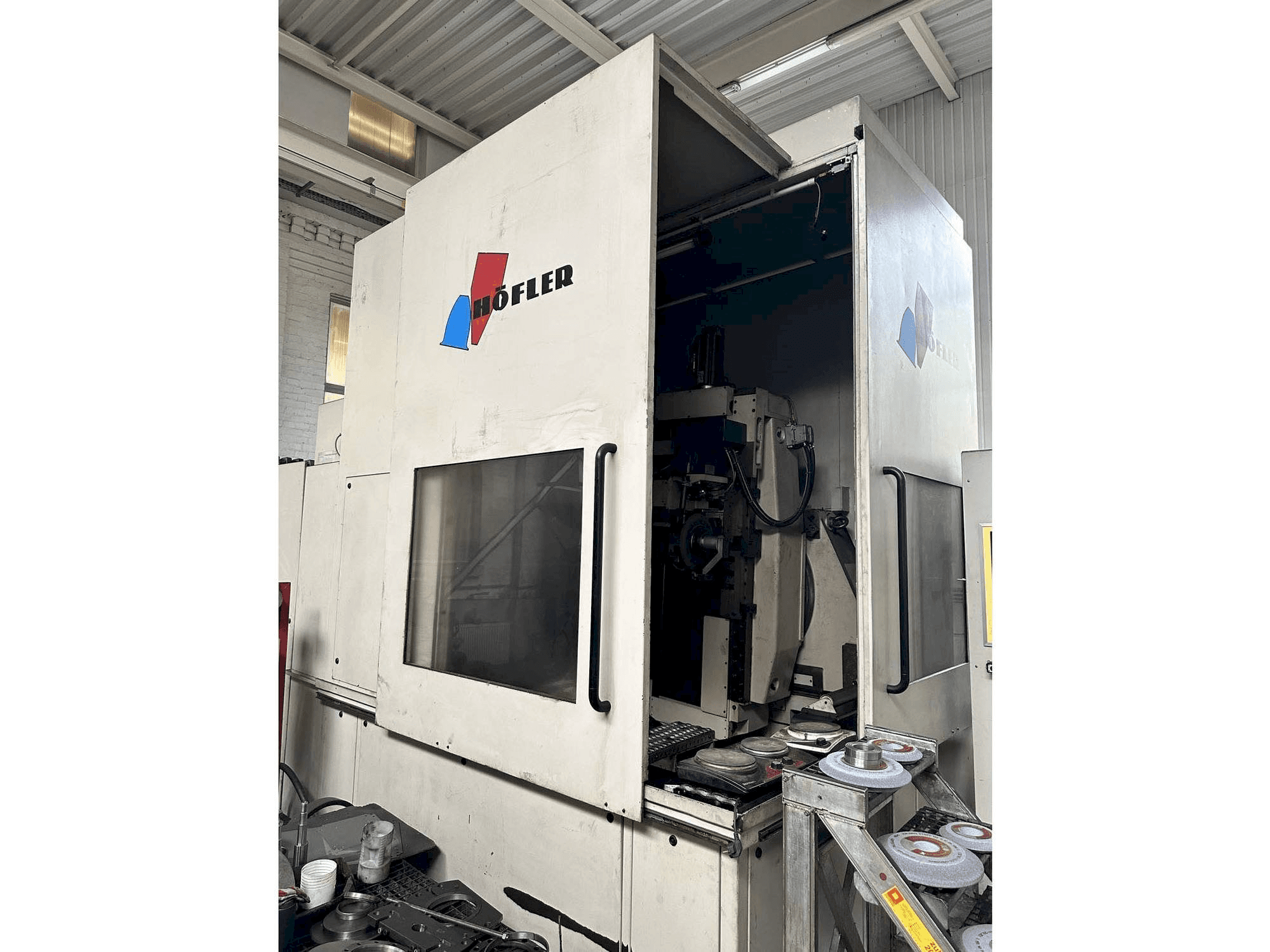 Mašīnas HOFLER NOVA CNC 1000 pretskats