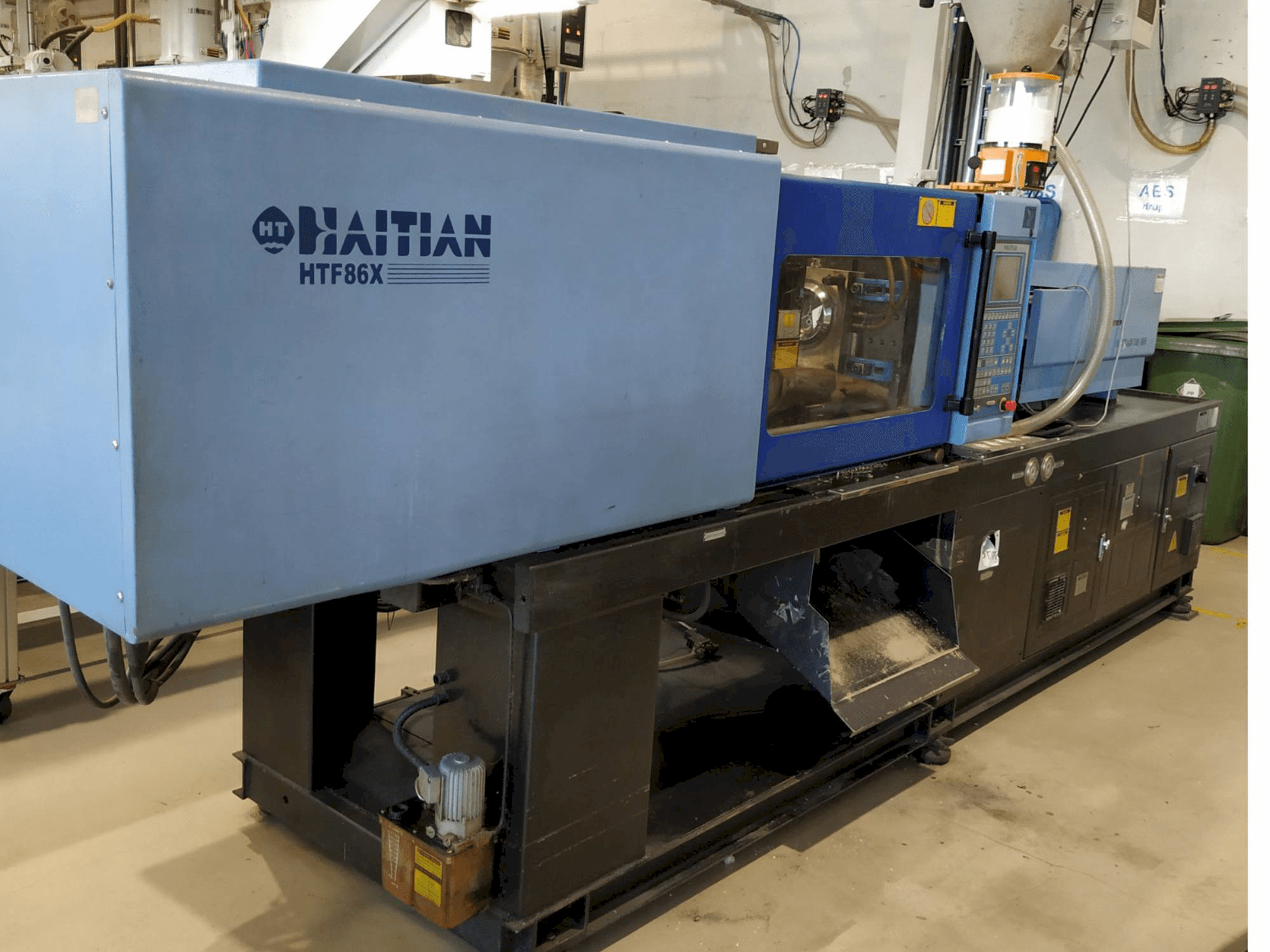 Mašīnas HAITIAN HTF86X kreisās malas skats