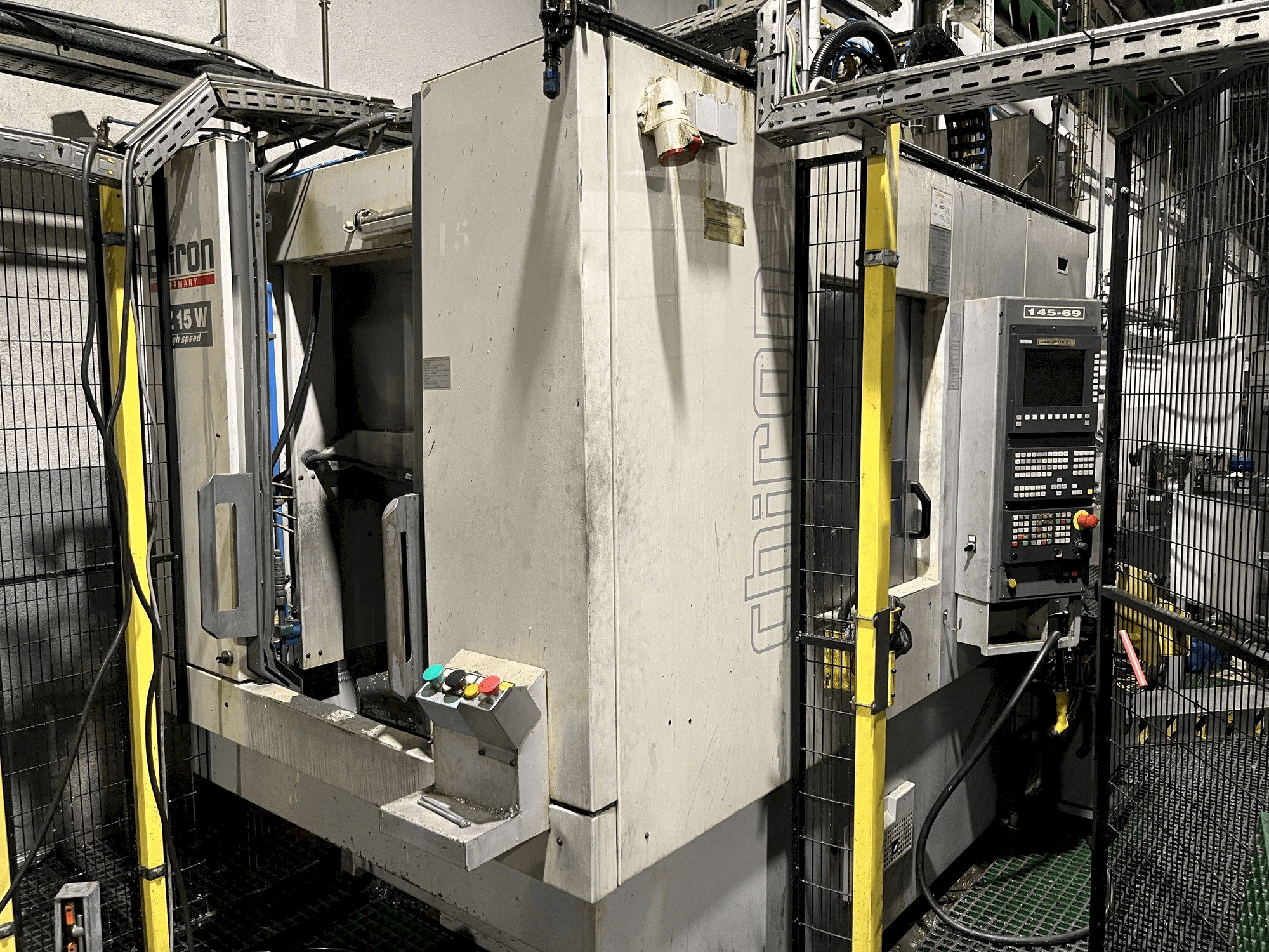 Mašīnas CHIRON FZ15W pretskats