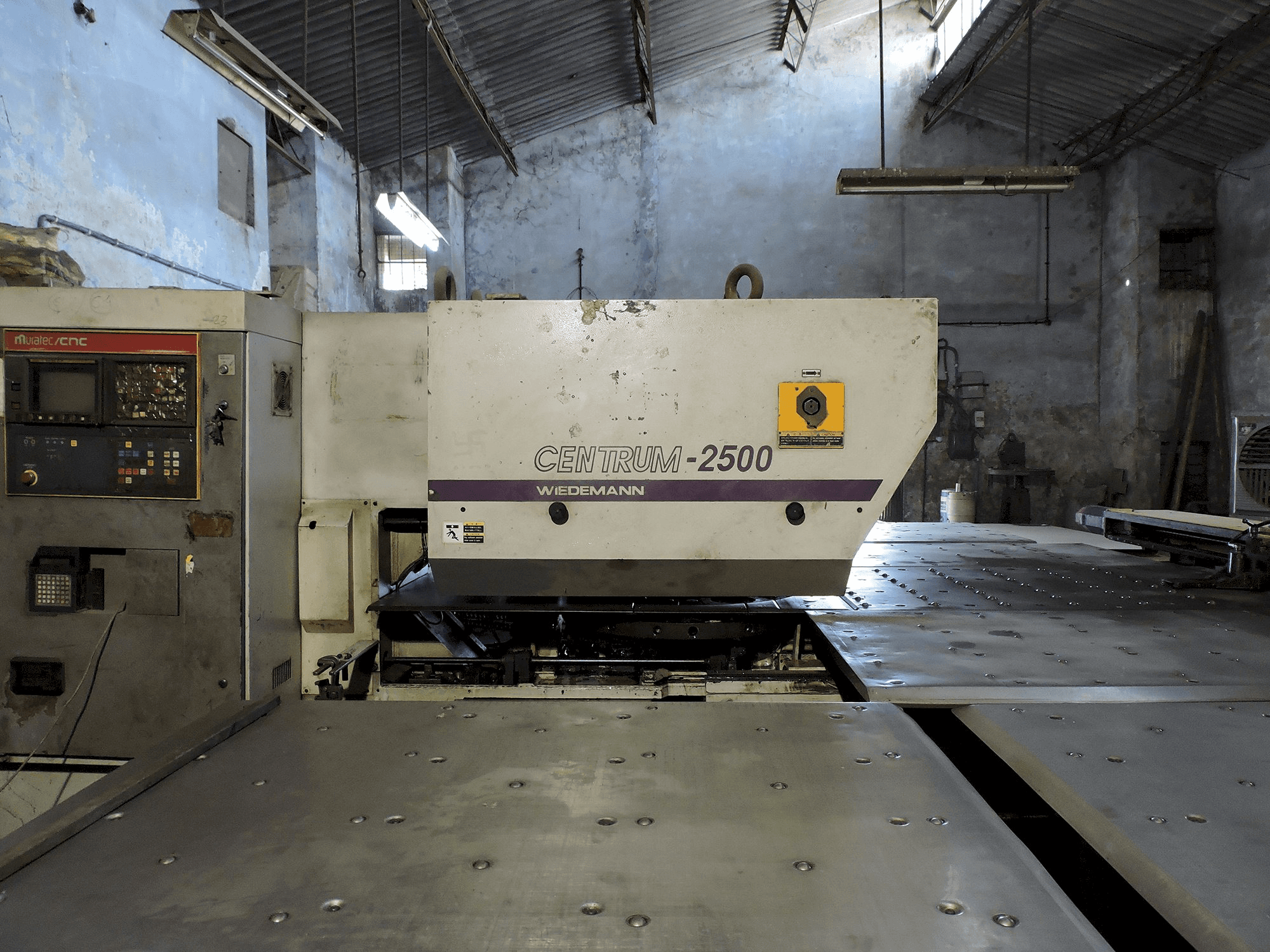 Mašīnas Murata Wiedemann kreisās malas C-2500 skats