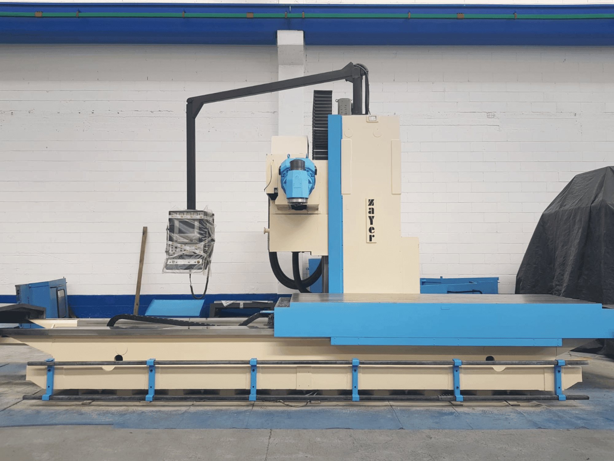 Mašīnas Zayer 30KF 3000 pretskats