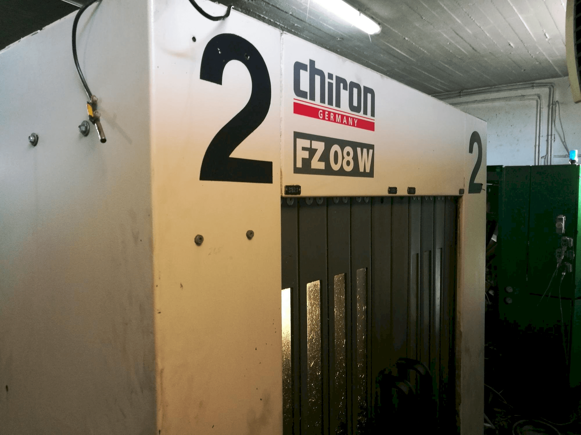 Mašīnas CHIRON FZ 08 W pretskats