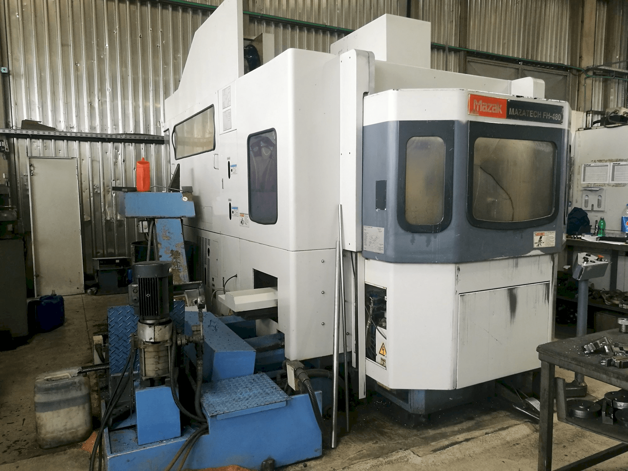 Mašīnas Mazak FH-480 kreisās malas skats