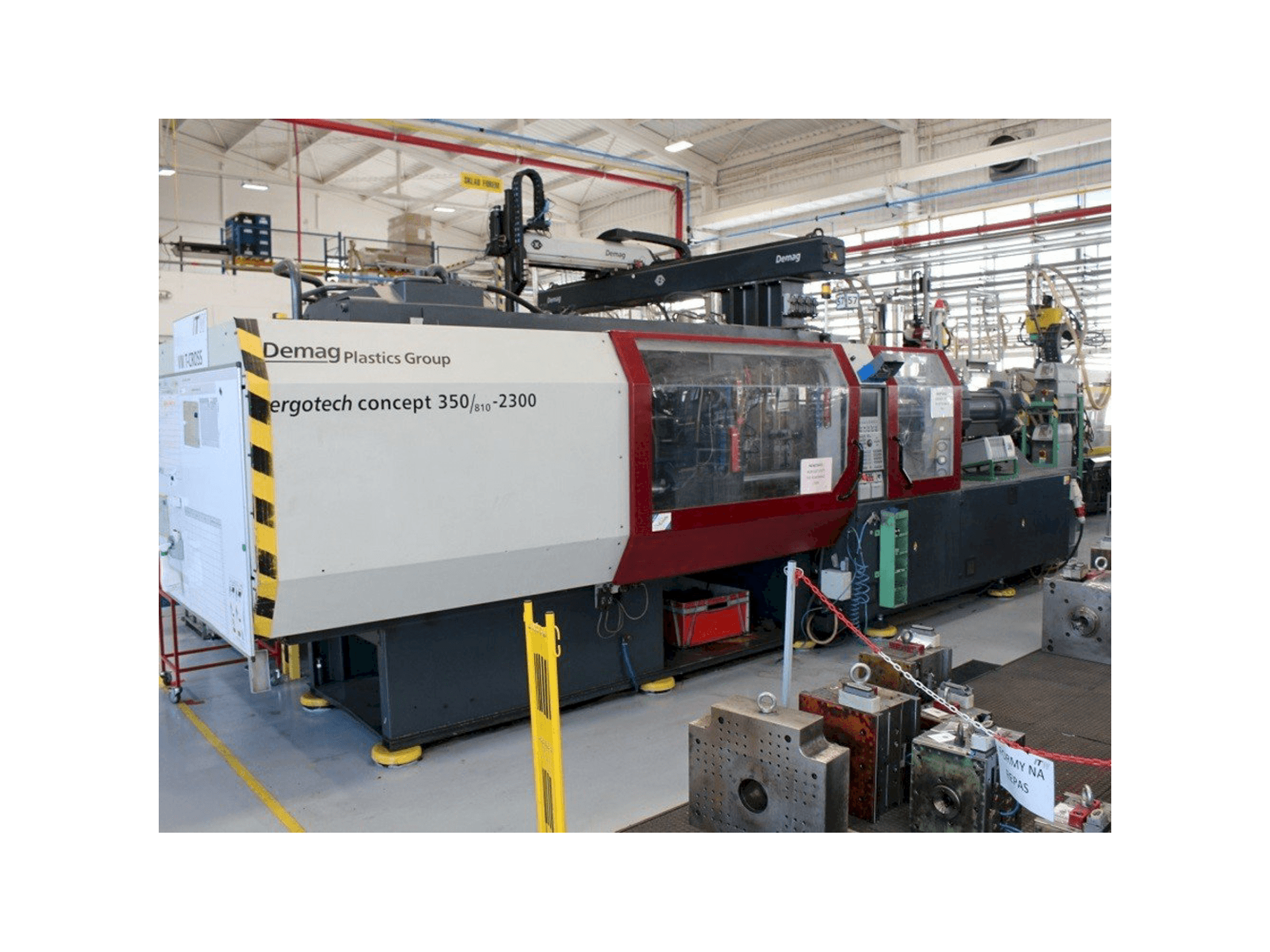 Mašīnas DEMAG Ergotech 350/810-2300 kreisās malas skats