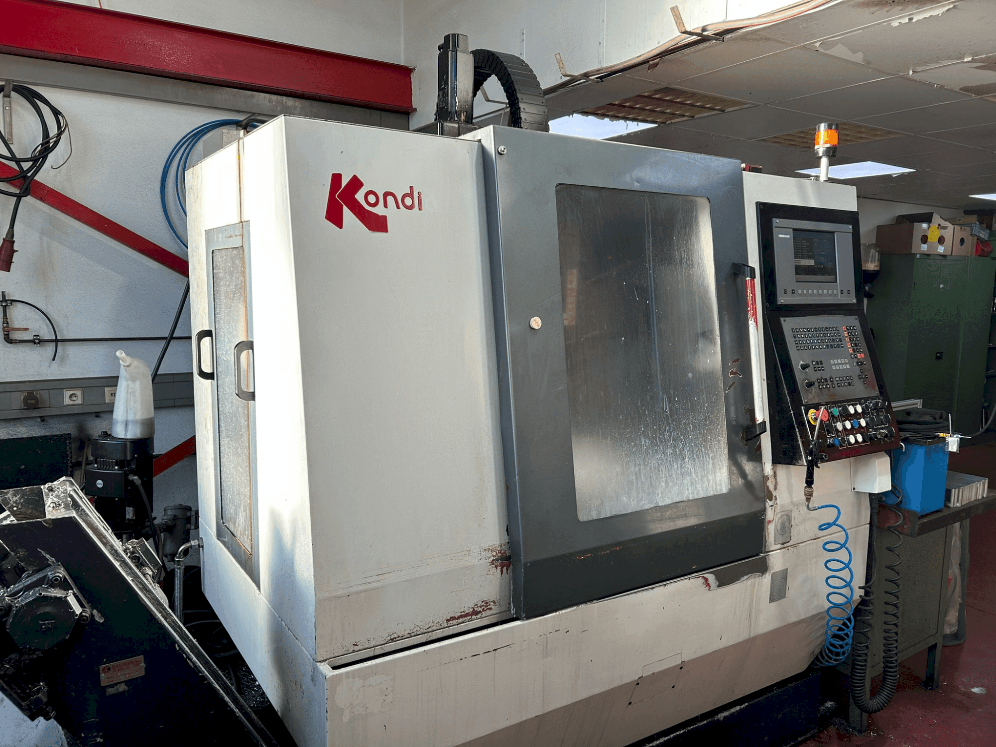 Mašīnas KONDIA B-640 pretskats