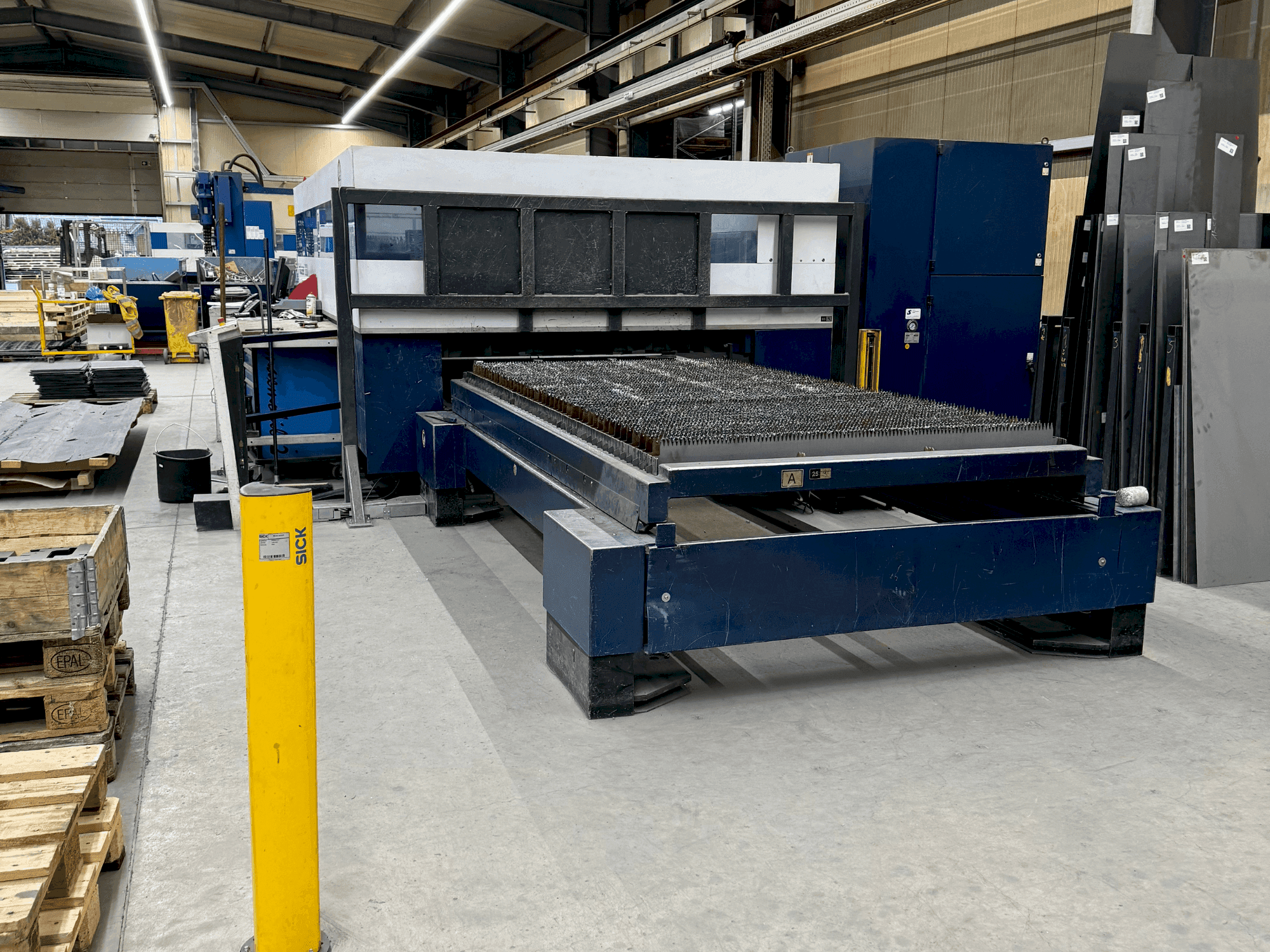 Mašīnas TRUMPF TruLaser 3030 4kW (L20) pretskats