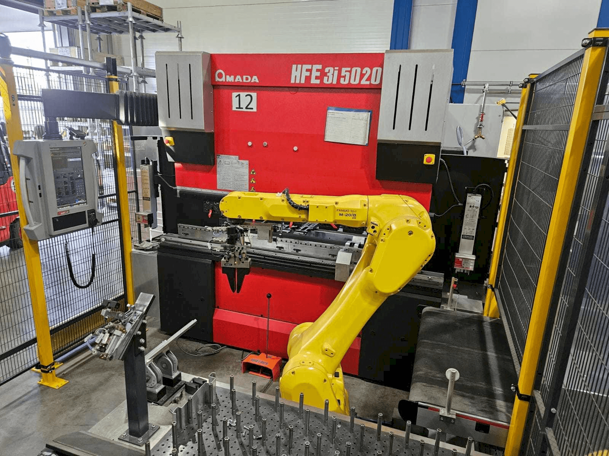 Mašīnas AMADA HFE5020 3i + Robot pretskats