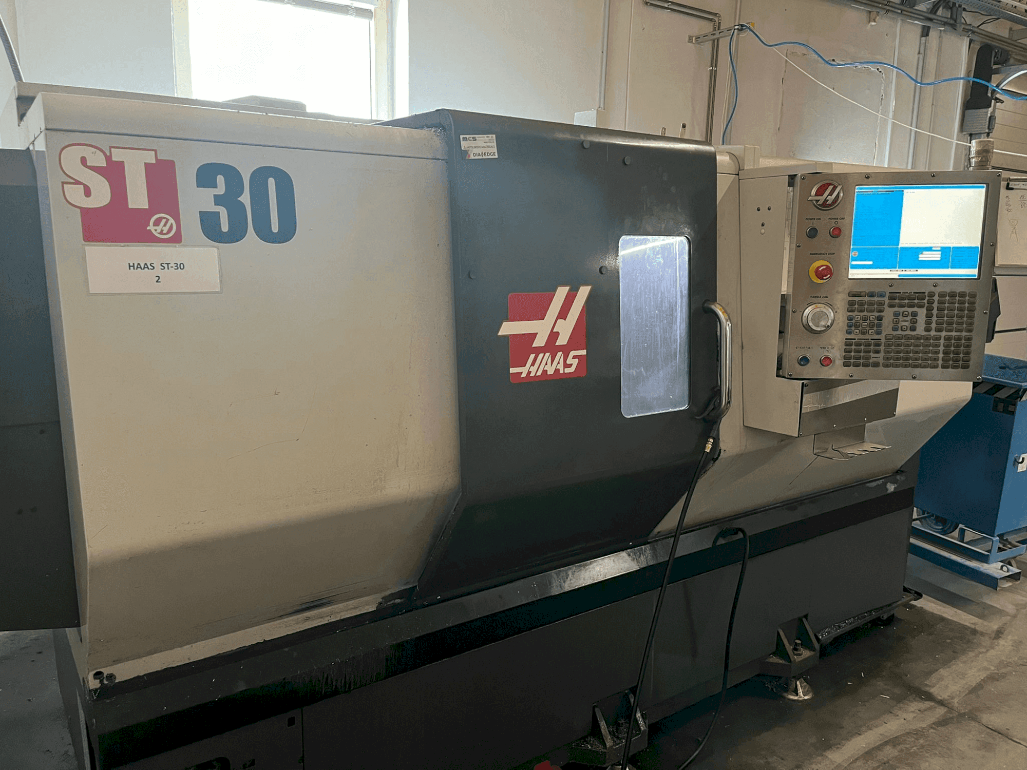 Mašīnas HAAS ST-30 pretskats