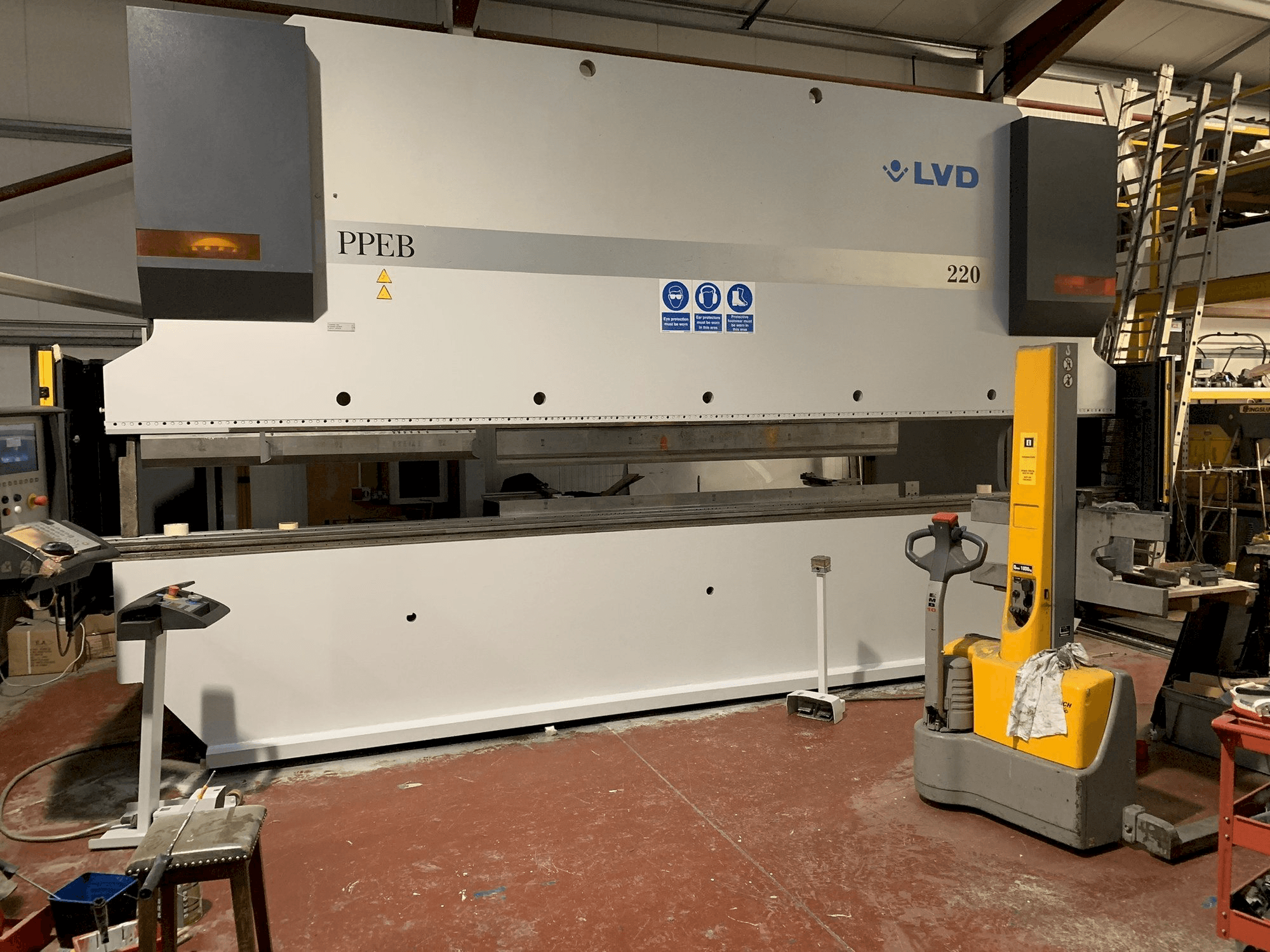 Mašīnas LVD PPEB 220/6100 pretskats