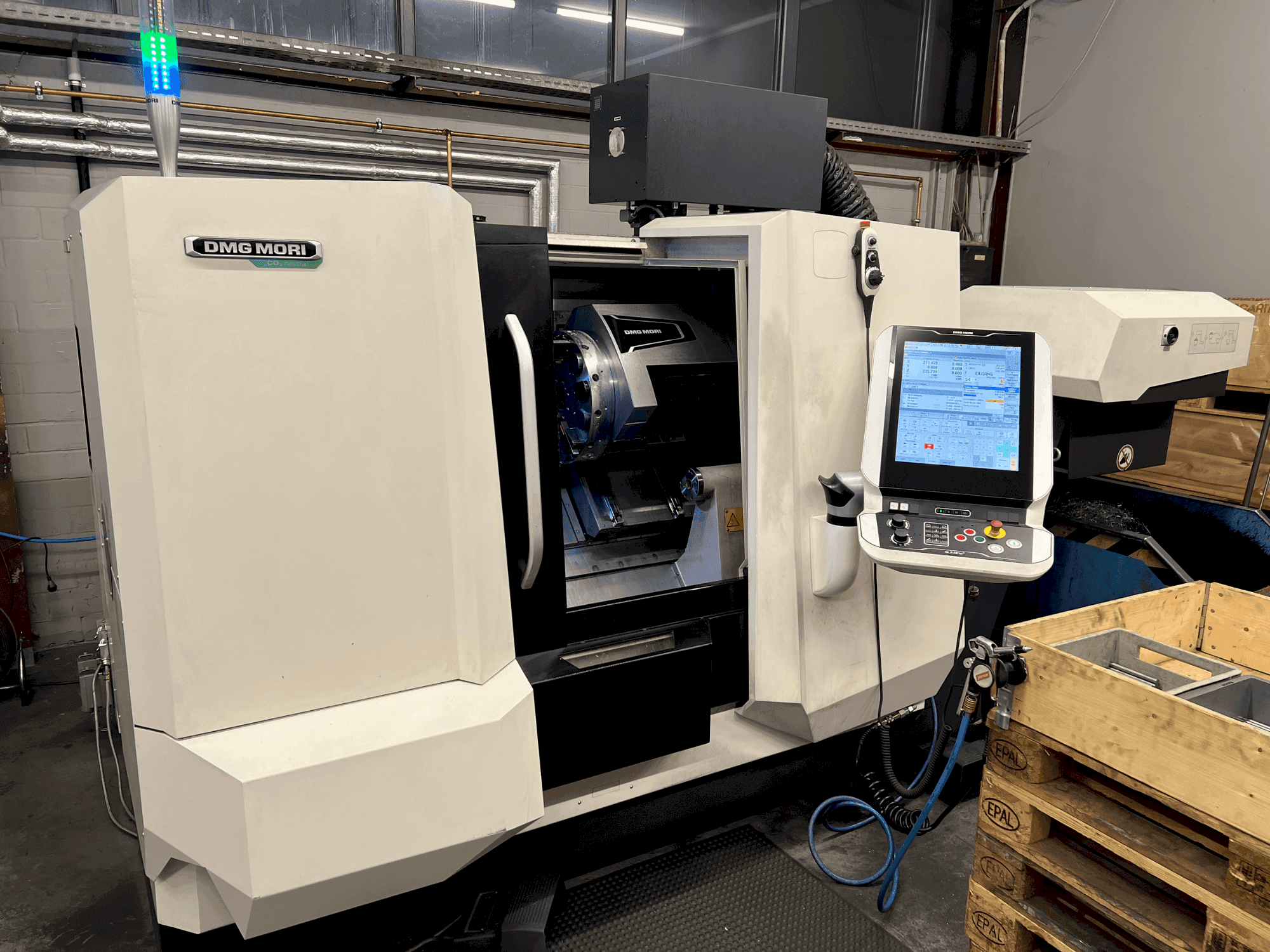 Mašīnas DMG MORI CLX 350 V4 pretskats