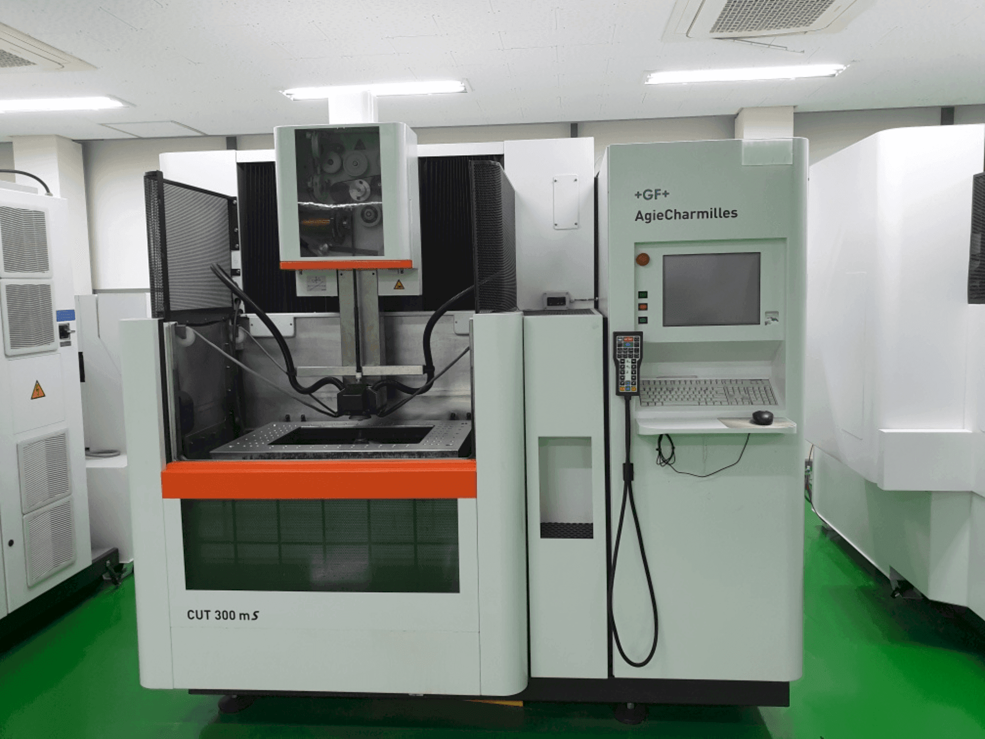 Mašīnas AgieCharmilles CUT 300MS pretskats