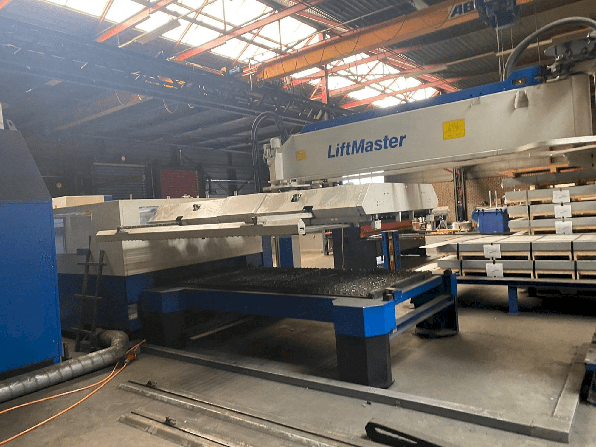 Mašīnas Trumpf Trumatic L3050 pretskats