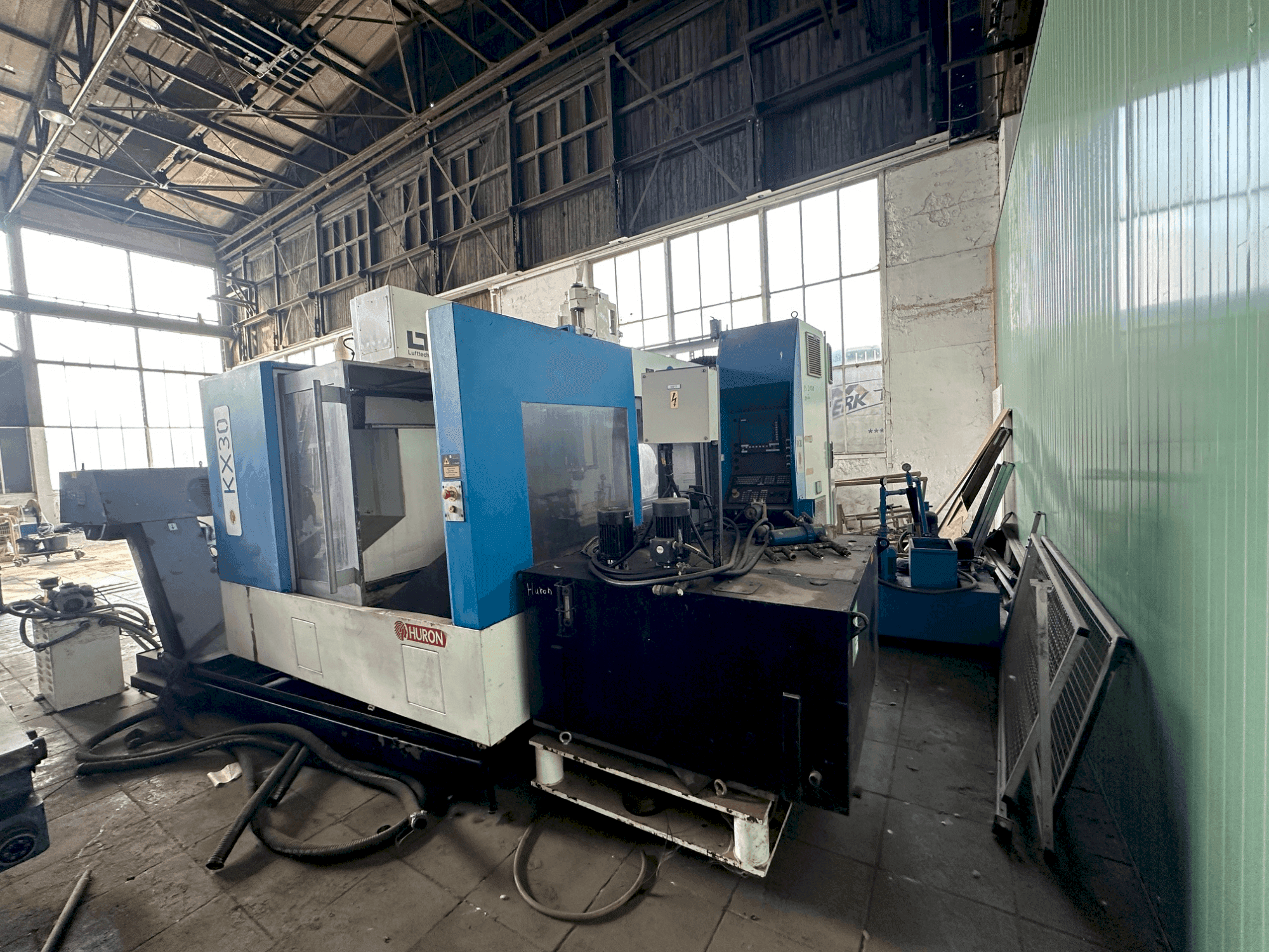 Mašīnas Huron KX30 pretskats