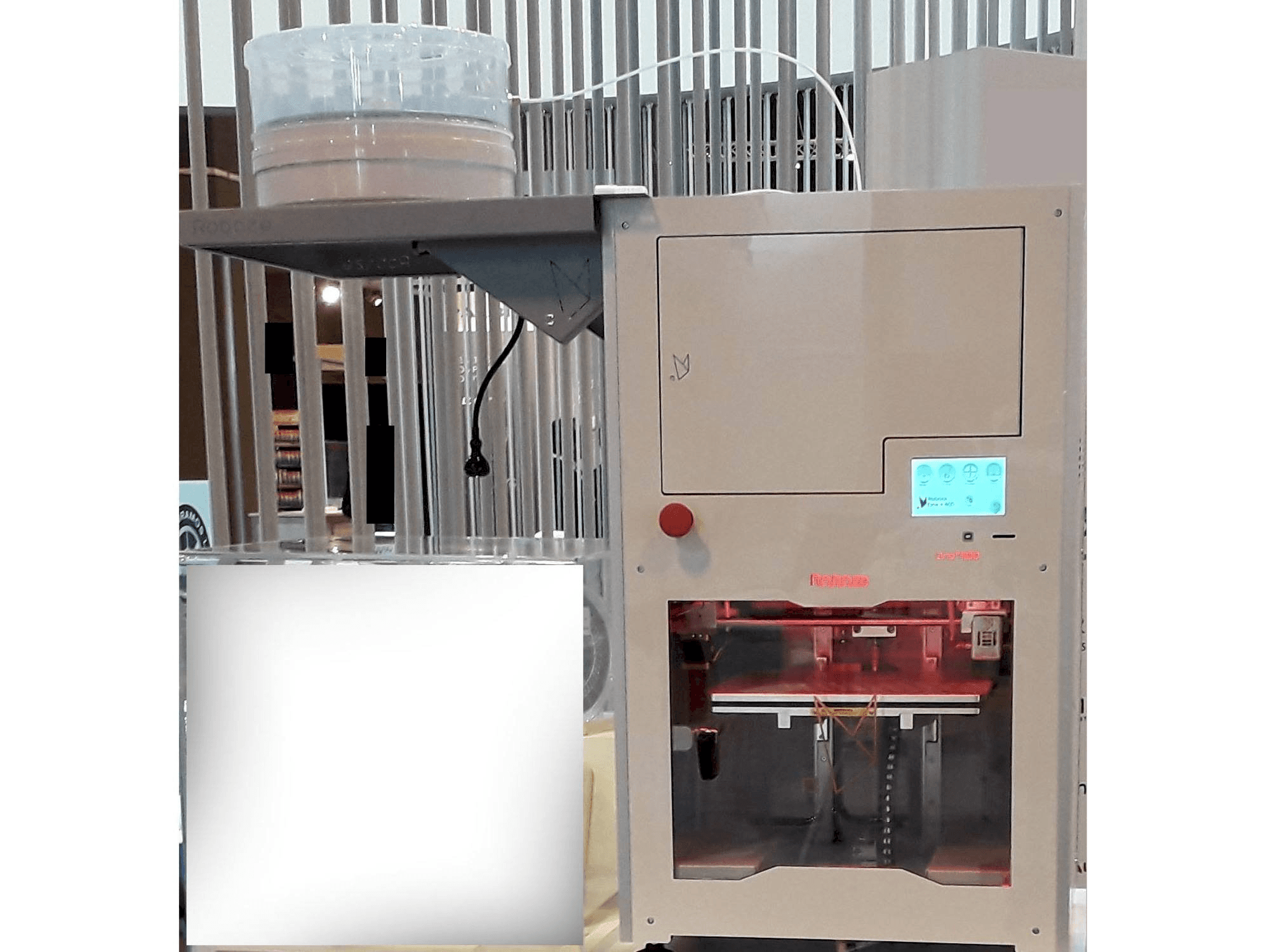 Mašīnas Roboze One Plus 400 pretskats