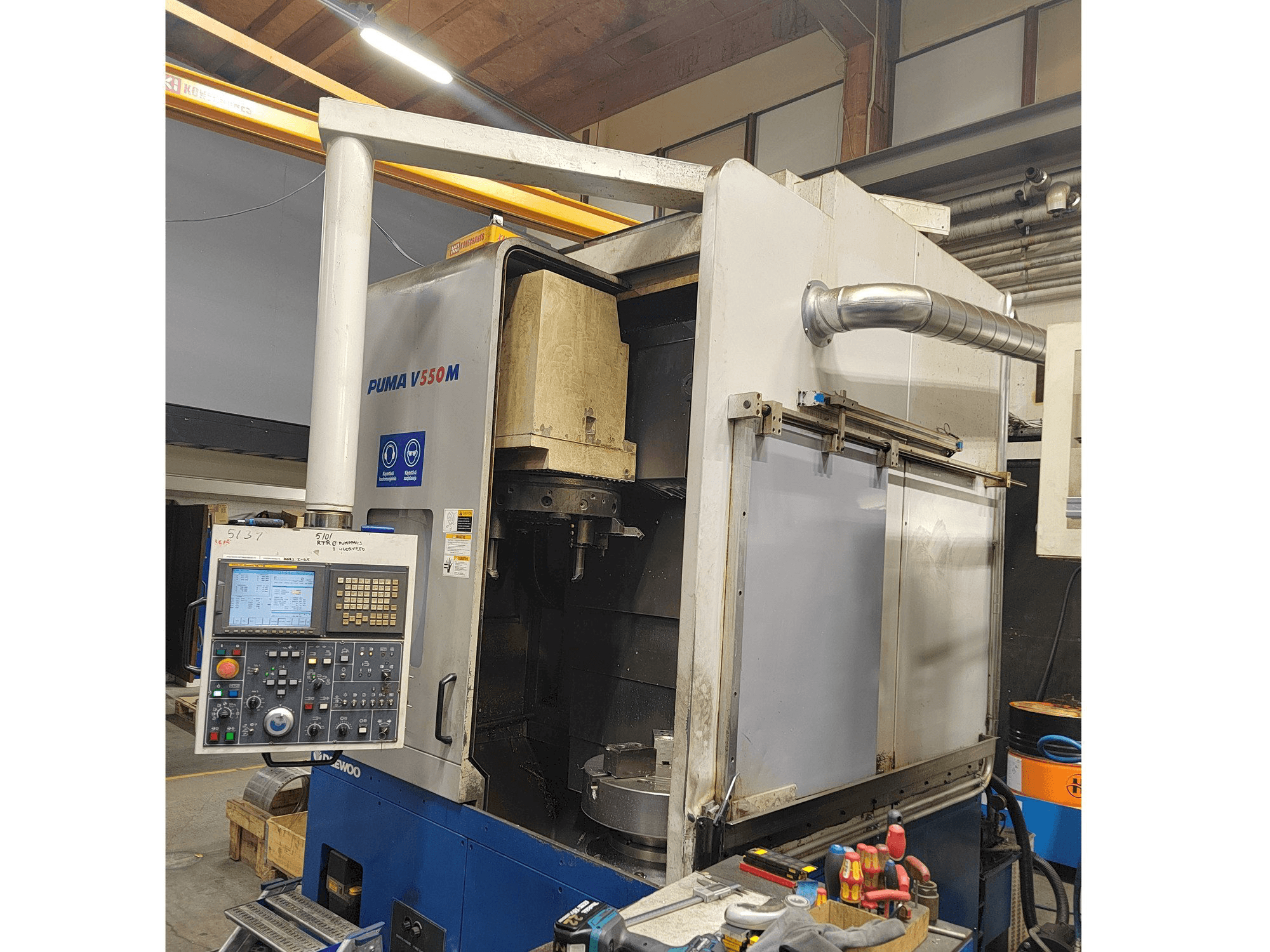 Mašīnas Doosan Puma V550M pretskats