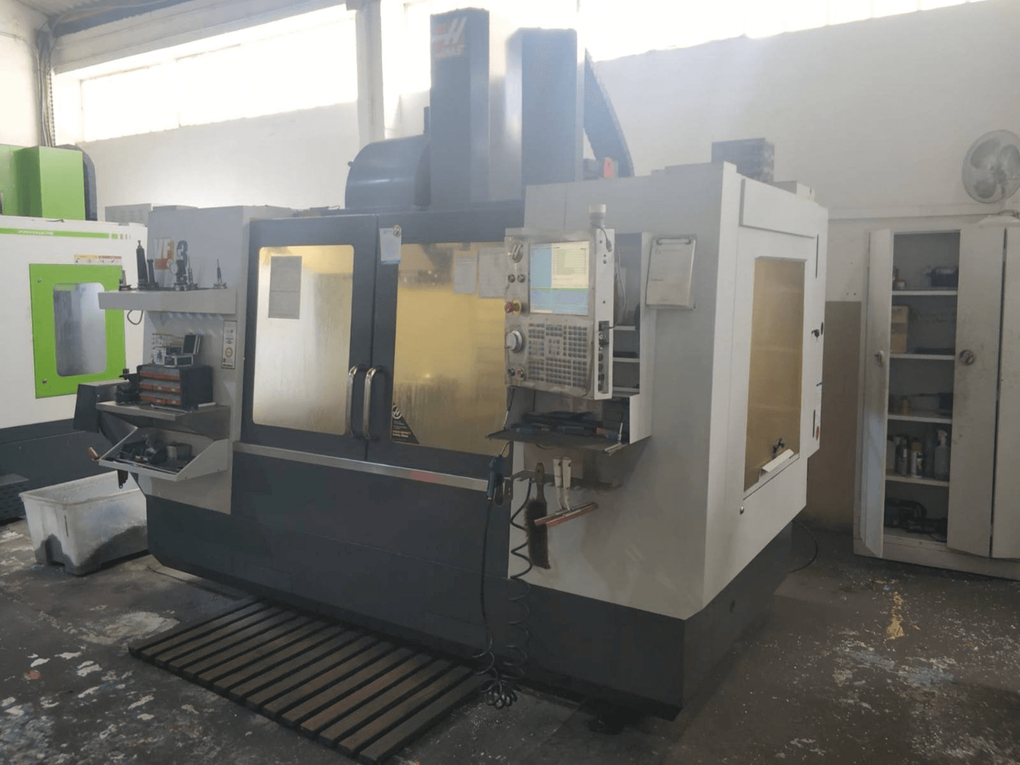 Mašīnas HAAS VF-3 pretskats