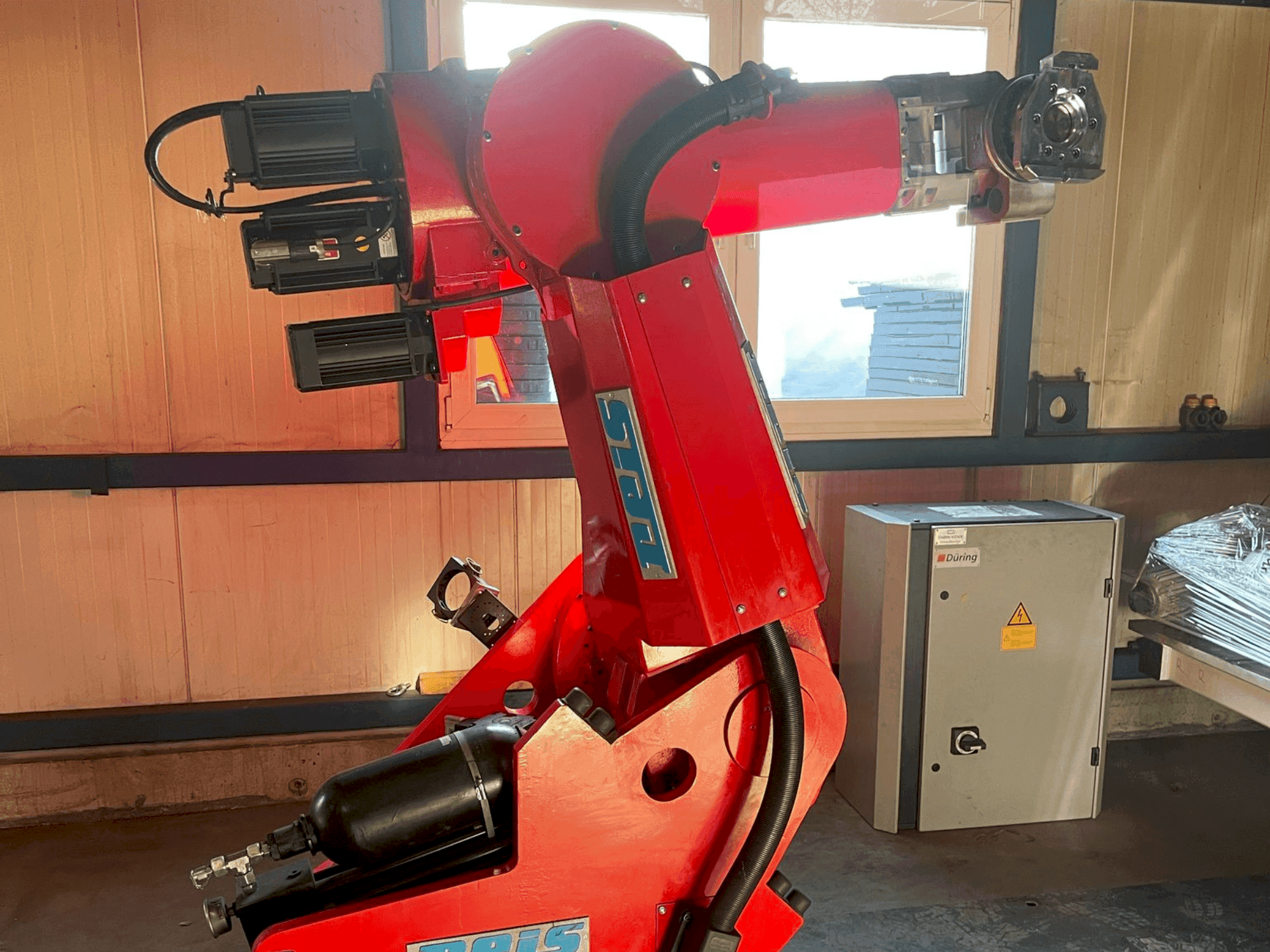 Mašīnas Reis SRV 130 pretskats