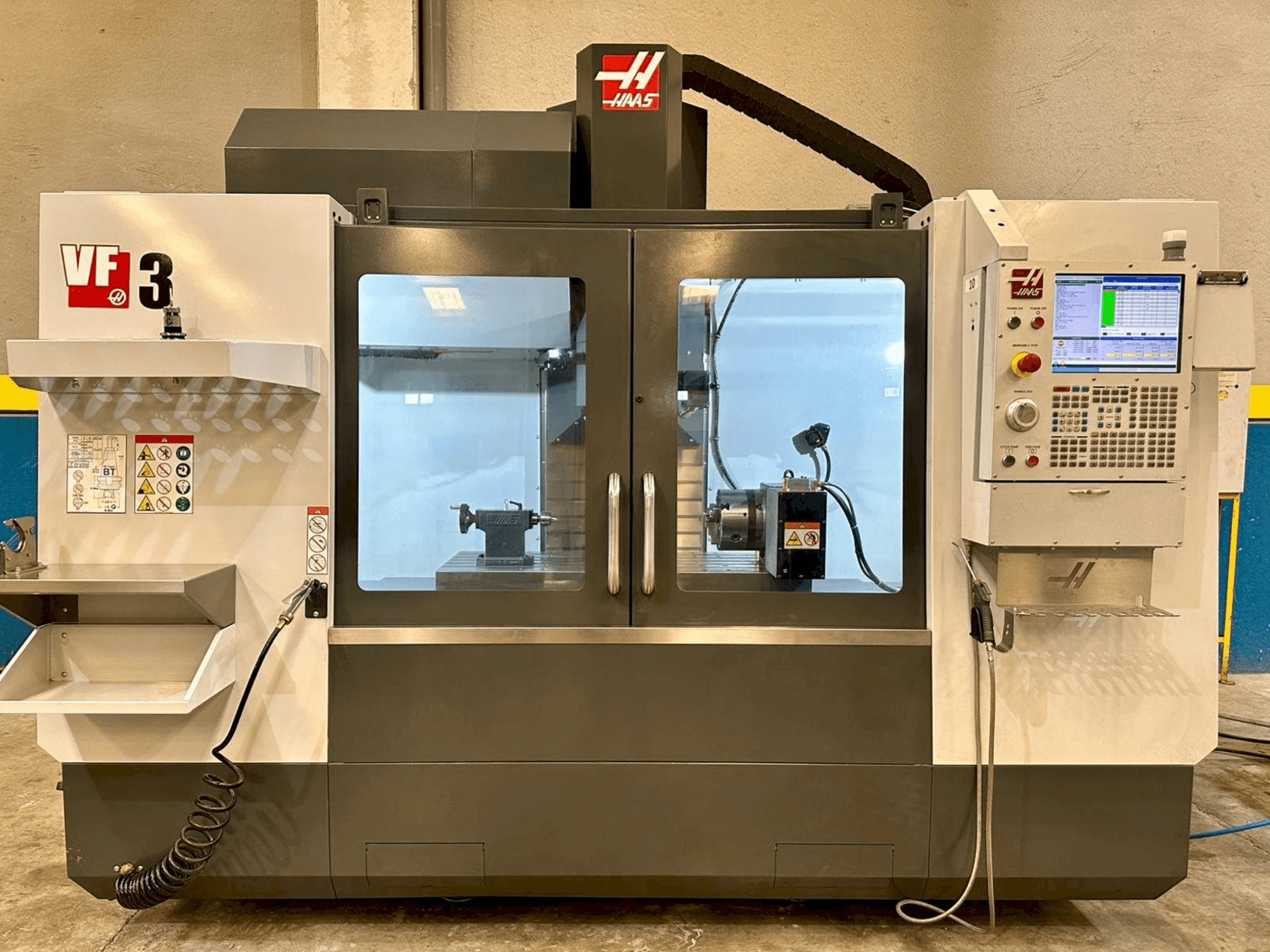Mašīnas HAAS VF-3 pretskats