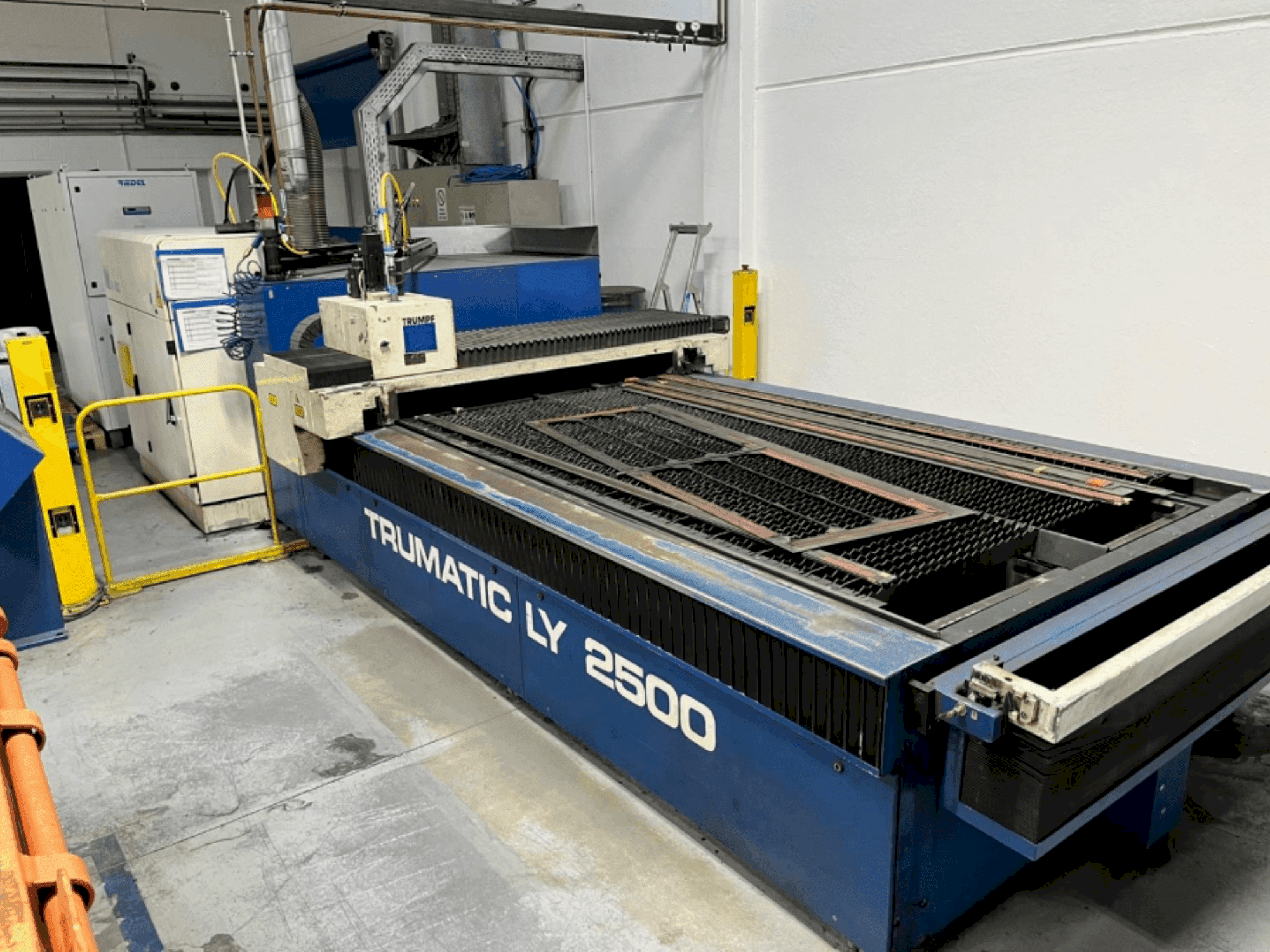 Mašīnas TRUMPF Trumatic LY2500 pretskats