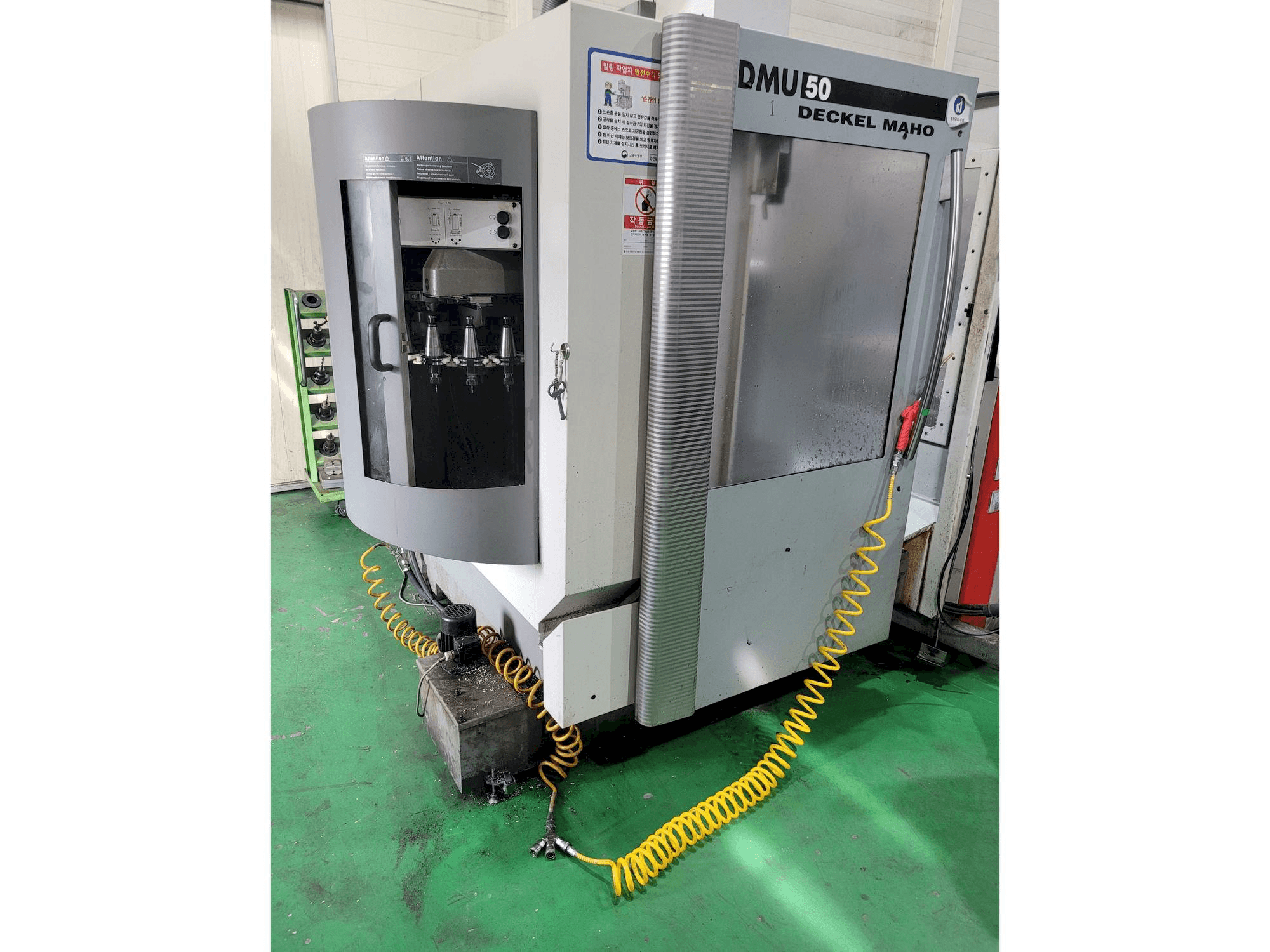 Mašīnas DECKEL MAHO DMU 50 pretskats