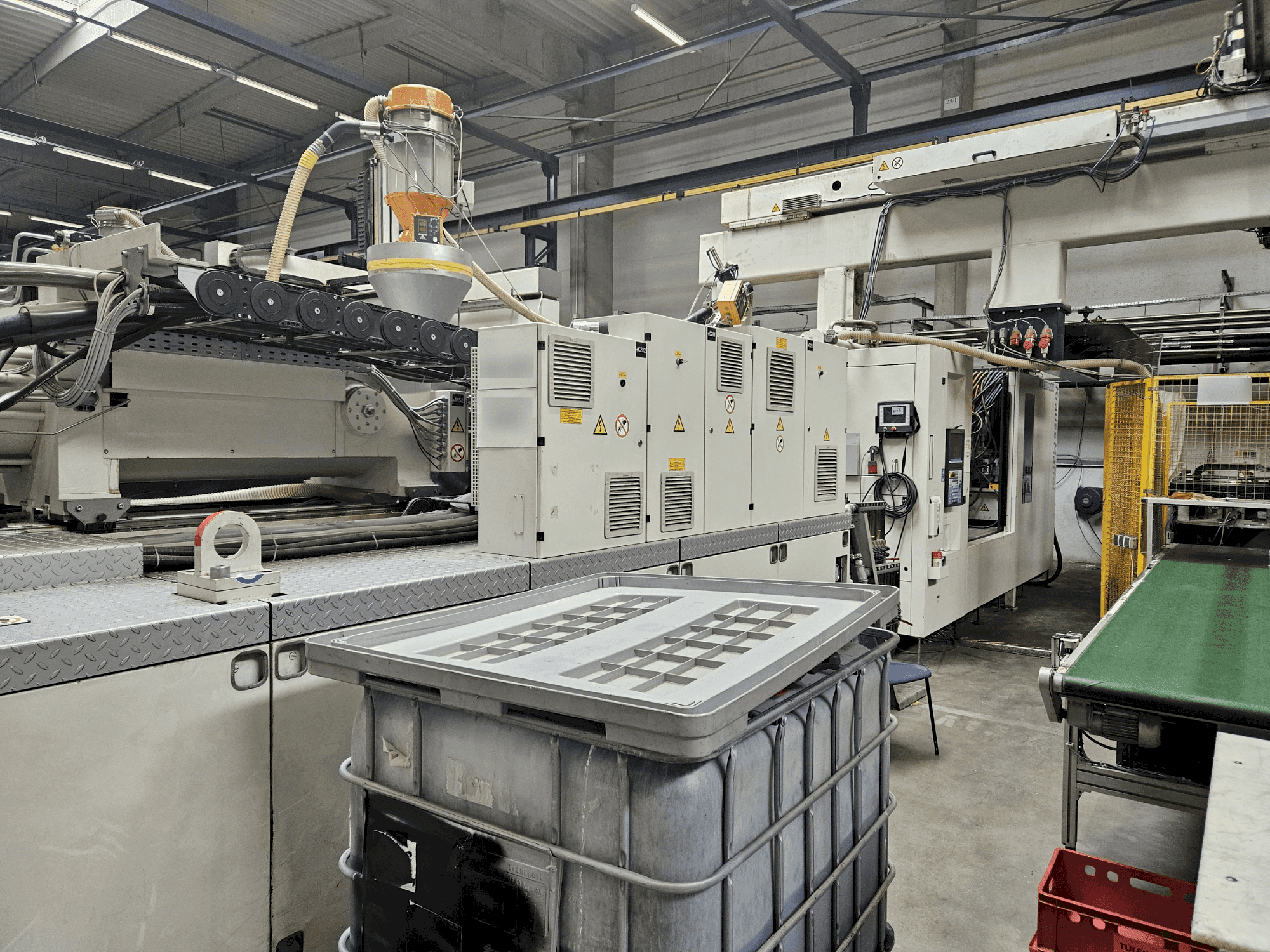 Mašīnas Krauss Maffei 850-12000 MX pretskats