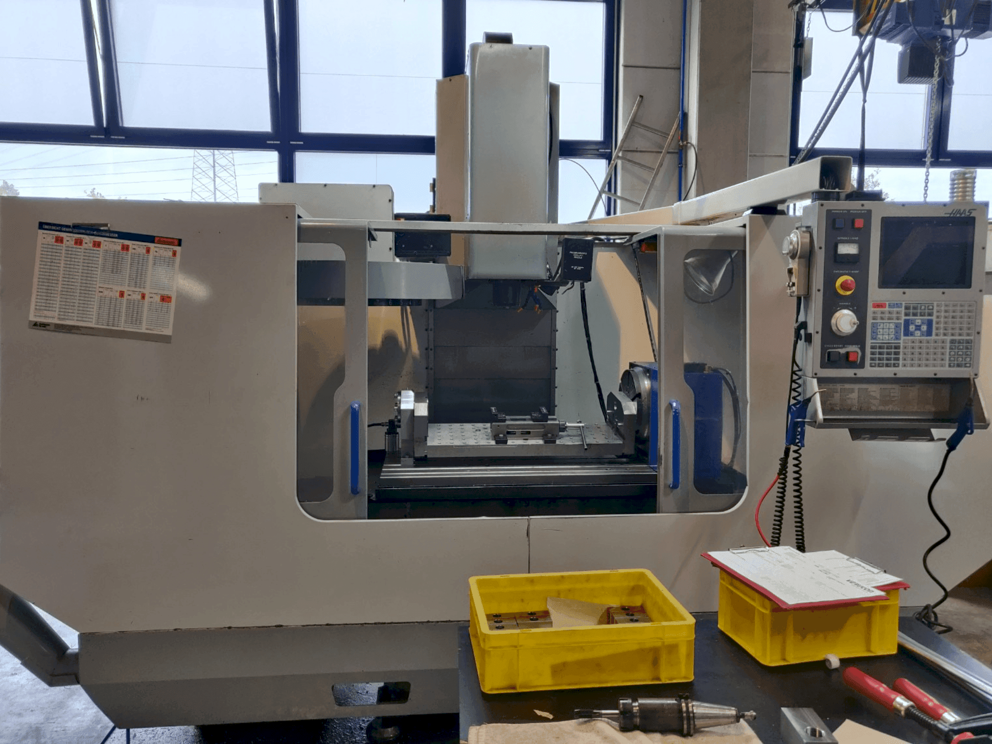 Mašīnas MIKRON VCE 1300/40 (2001) pretskats