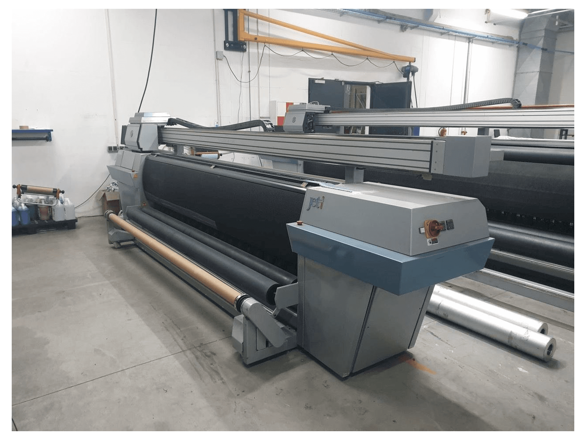 Mašīnas JETI 3300 pretskats