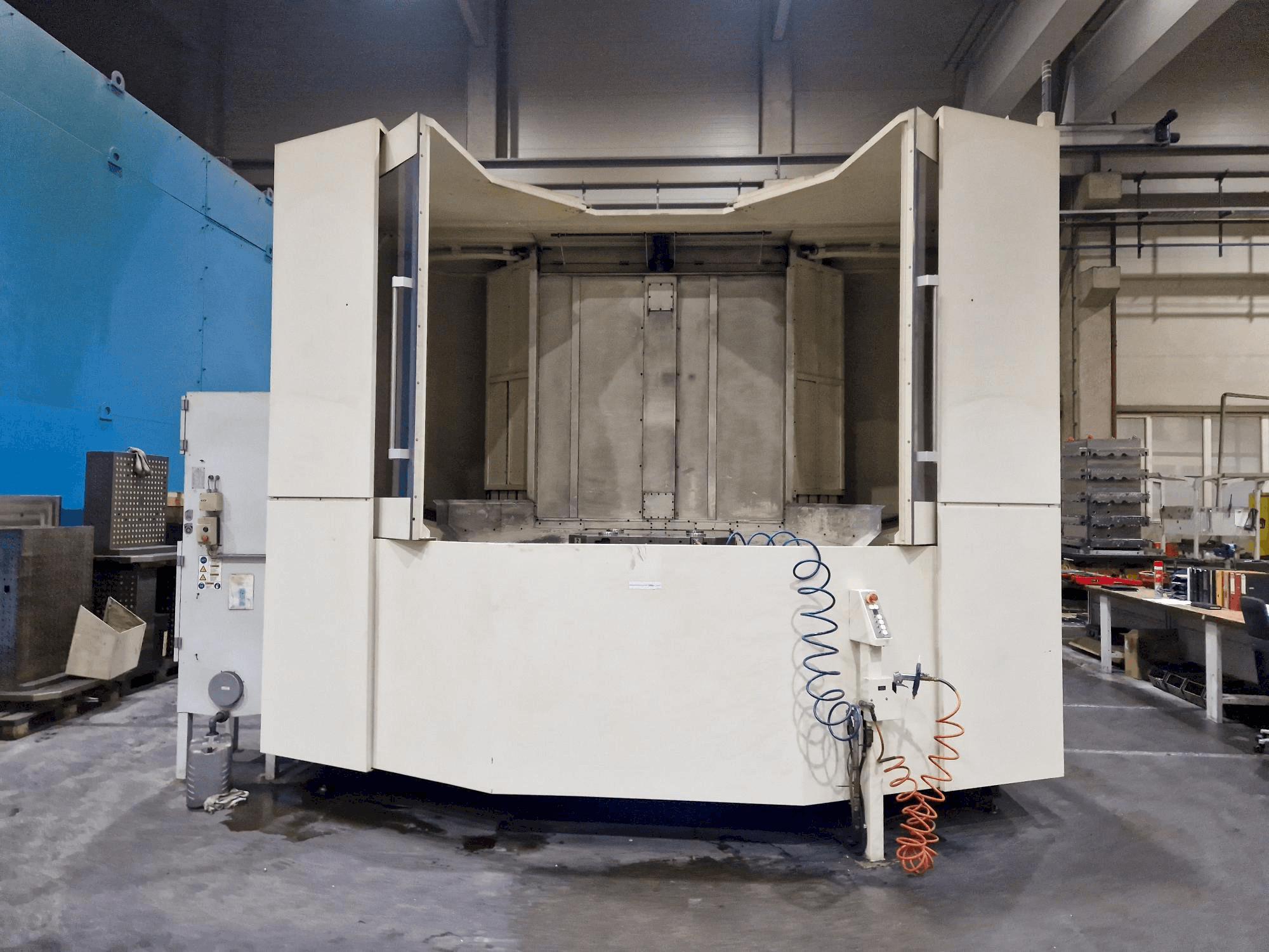 Mašīnas Makino a120nx pretskats