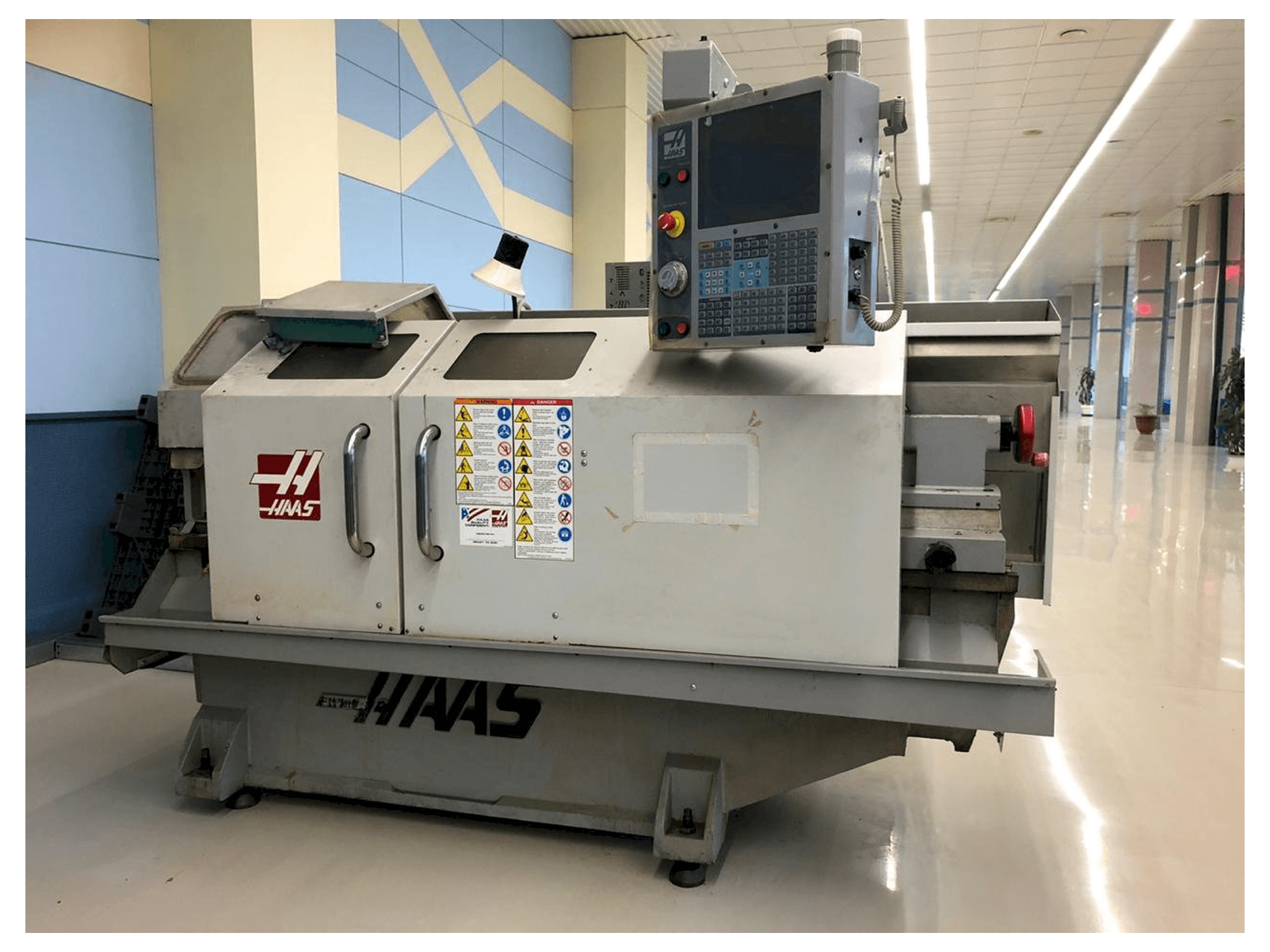 Mašīnas HAAS TL-2HE pretskats