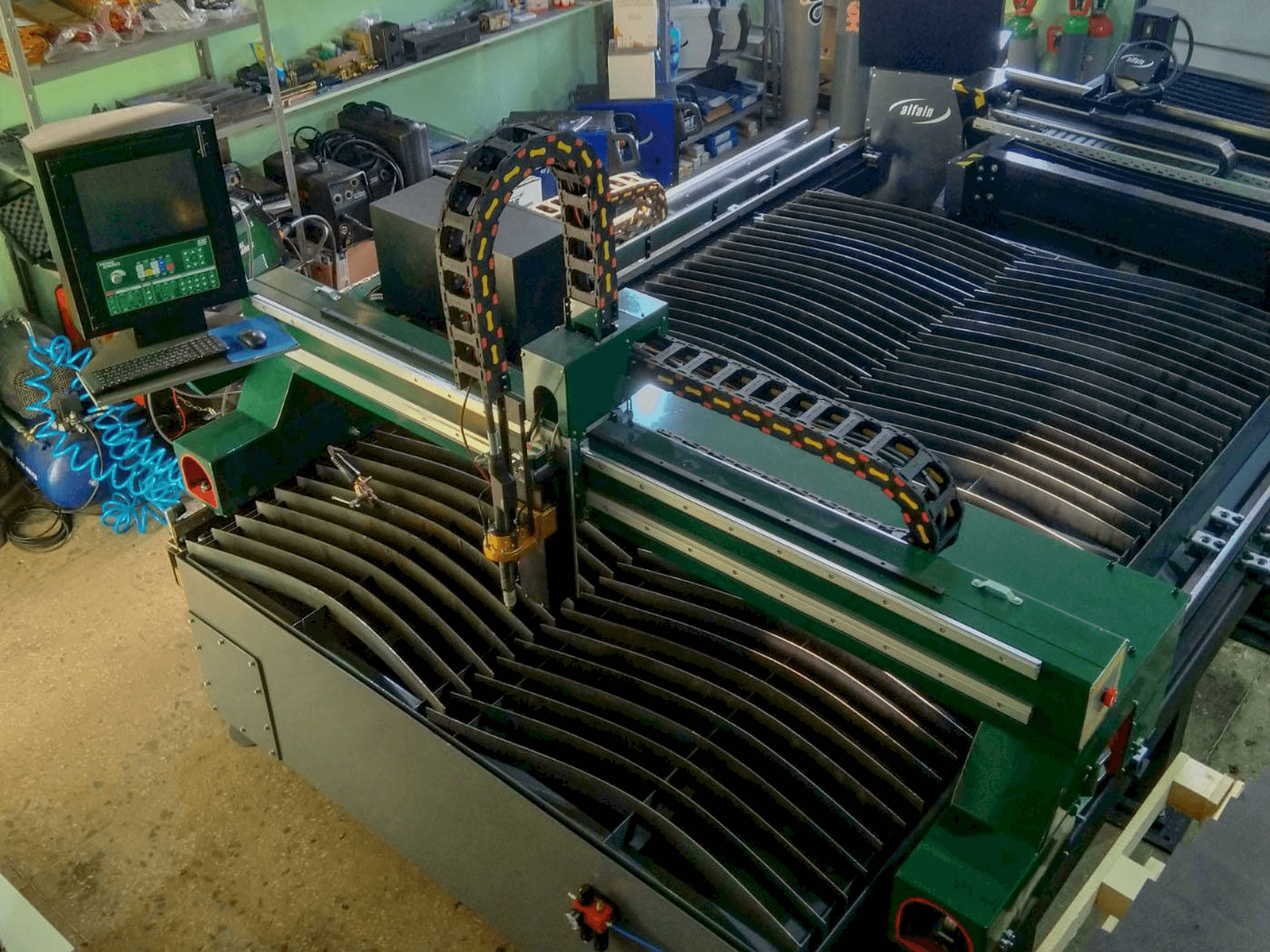 Mašīnas Huawei HNC-2500W pretskats