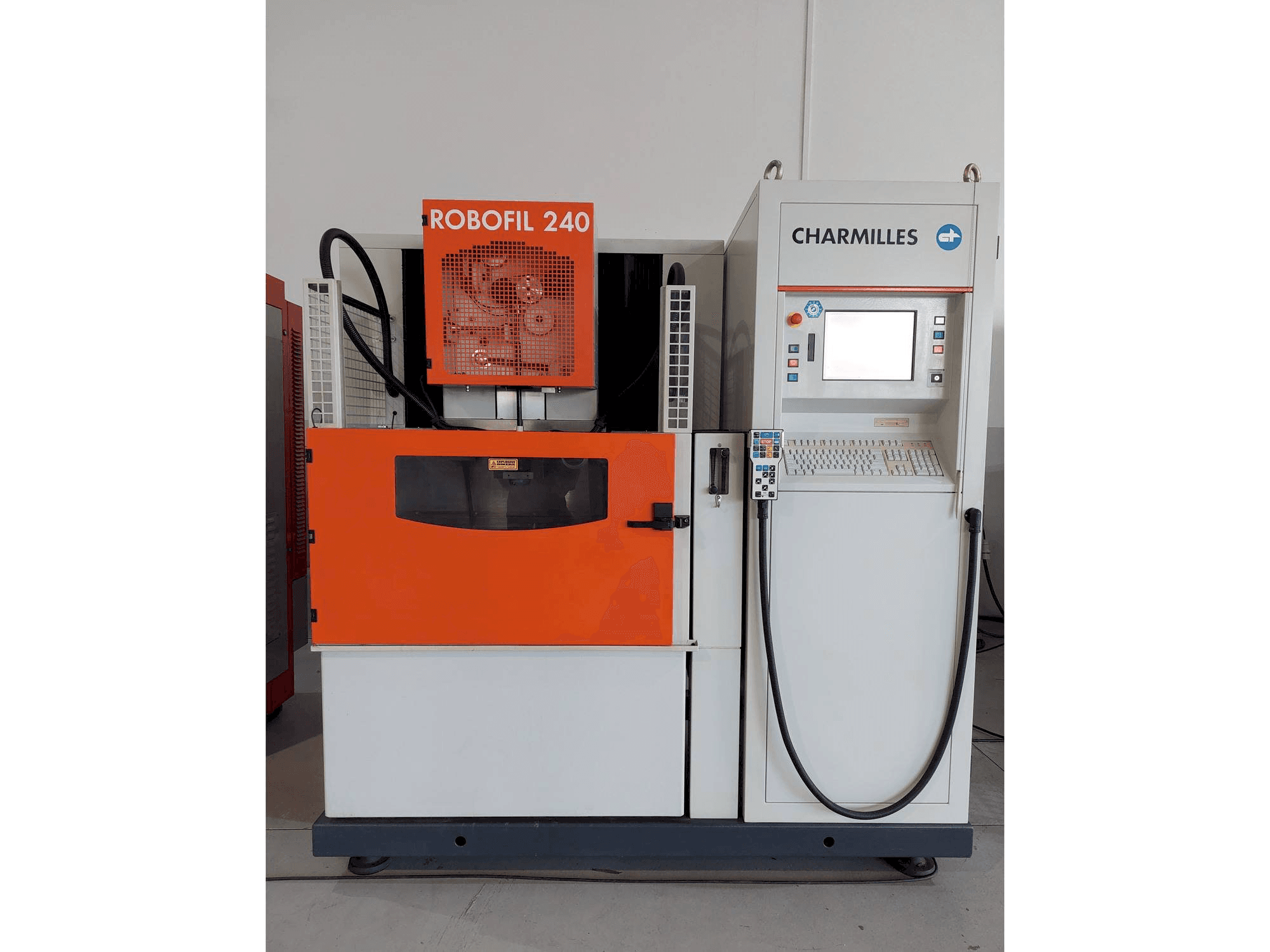 Mašīnas CHARMILLES ROBOFIL 240 pretskats