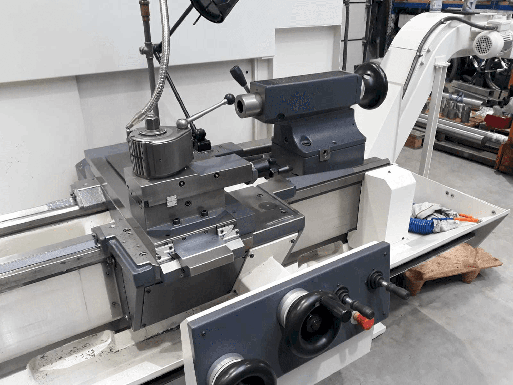 Mašīnas BOEHRINGER DUS 560 pretskats