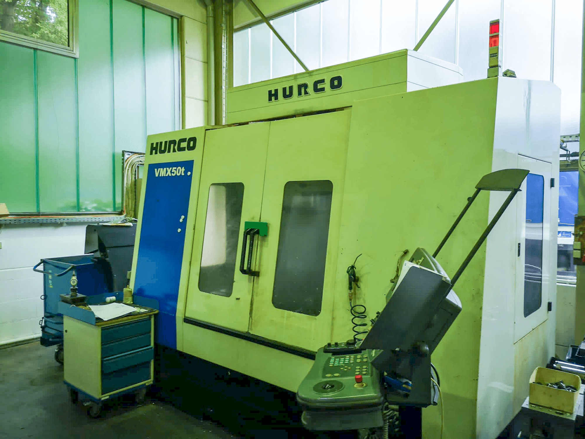 Mašīnas Hurco VMX50t pretskats