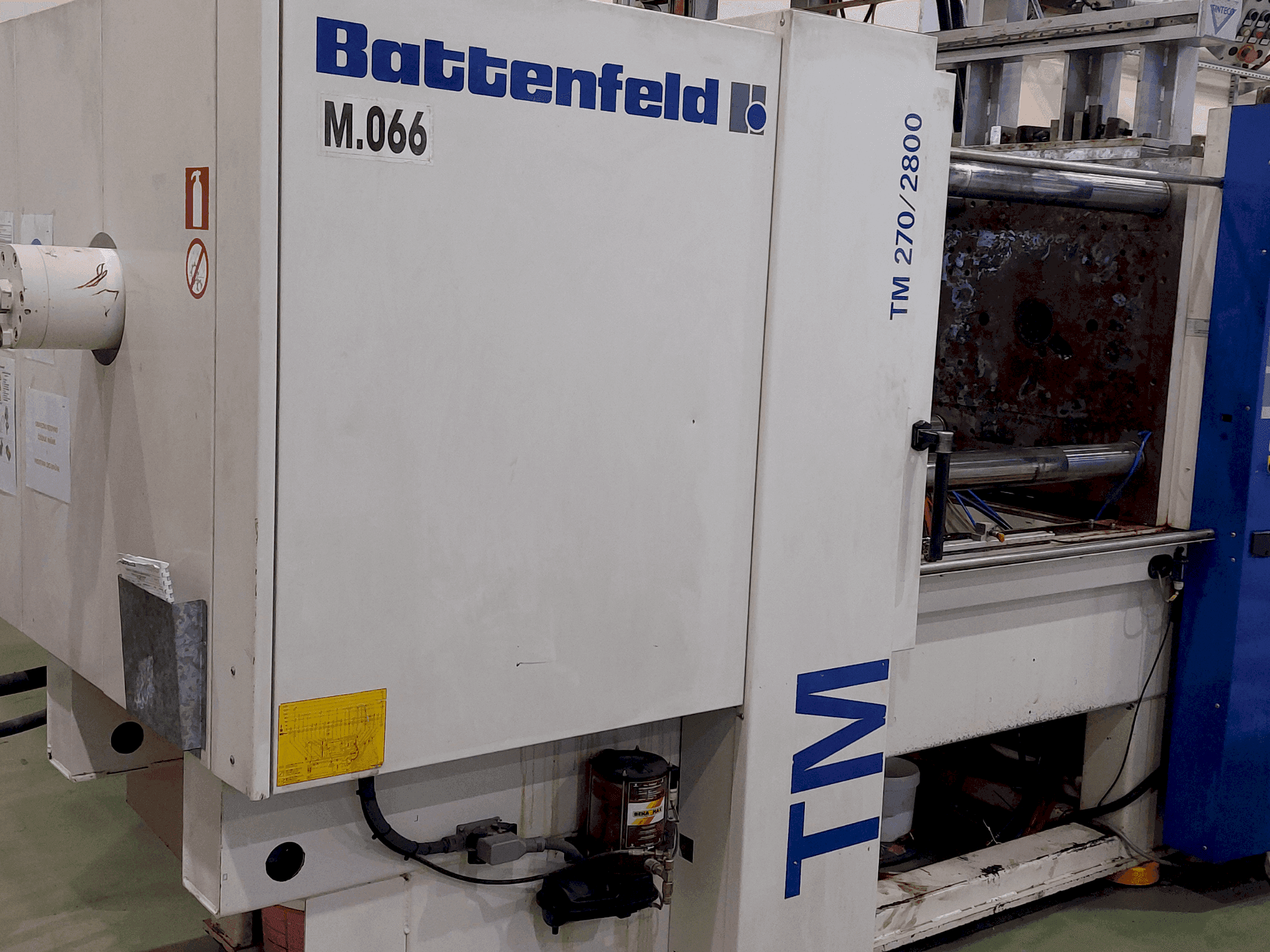 Mašīnas Battenfeld TM 270 / 2800 pretskats