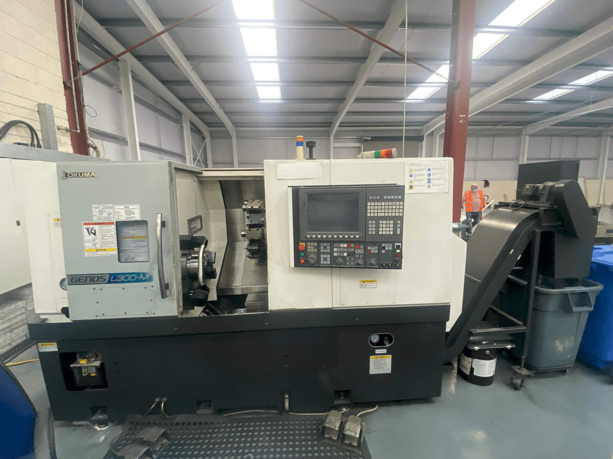 Mašīnas Okuma Genos L300MW pretskats
