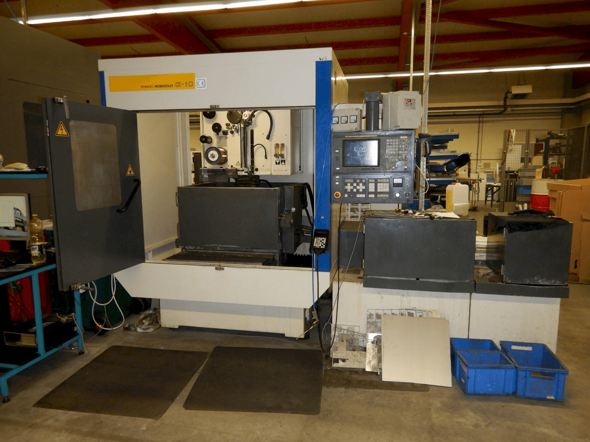 Mašīnas FANUC ROBOCUT ALPHA 1C pretskats