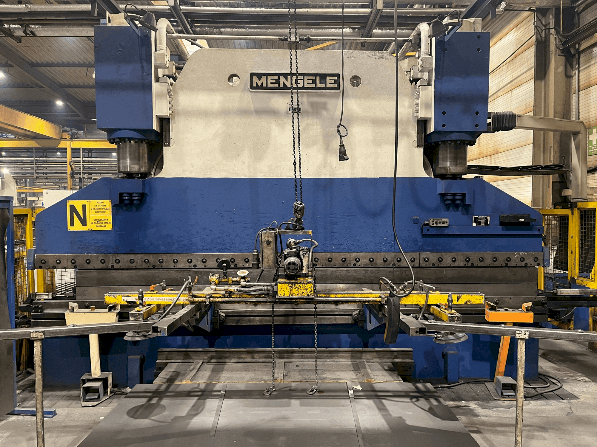 Mašīnas MENGELE D 400-3/5 pretskats